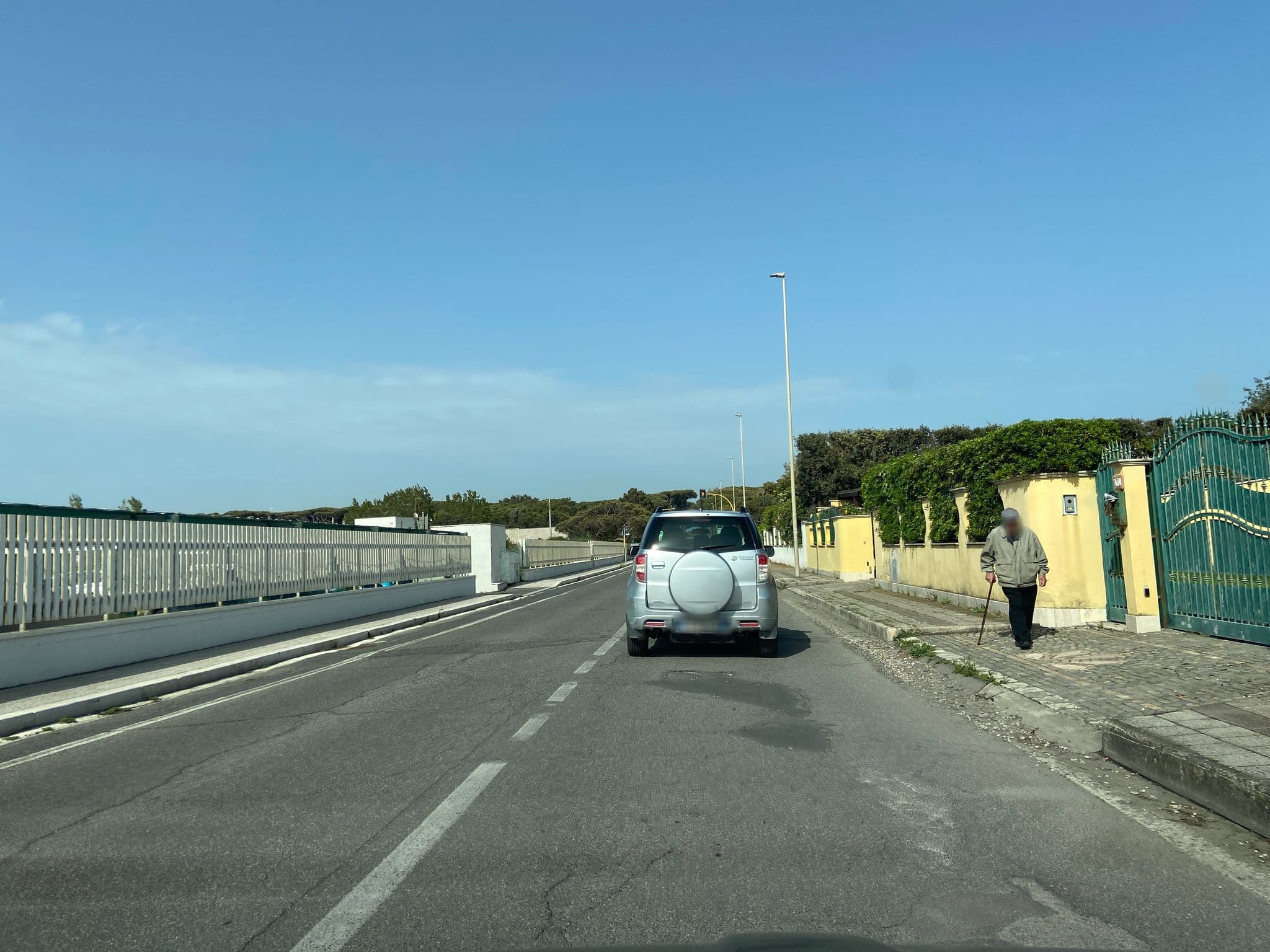 Street view near Kamer 056, Fregene — © panbauletto (CC BY-SA · Mapillary)
