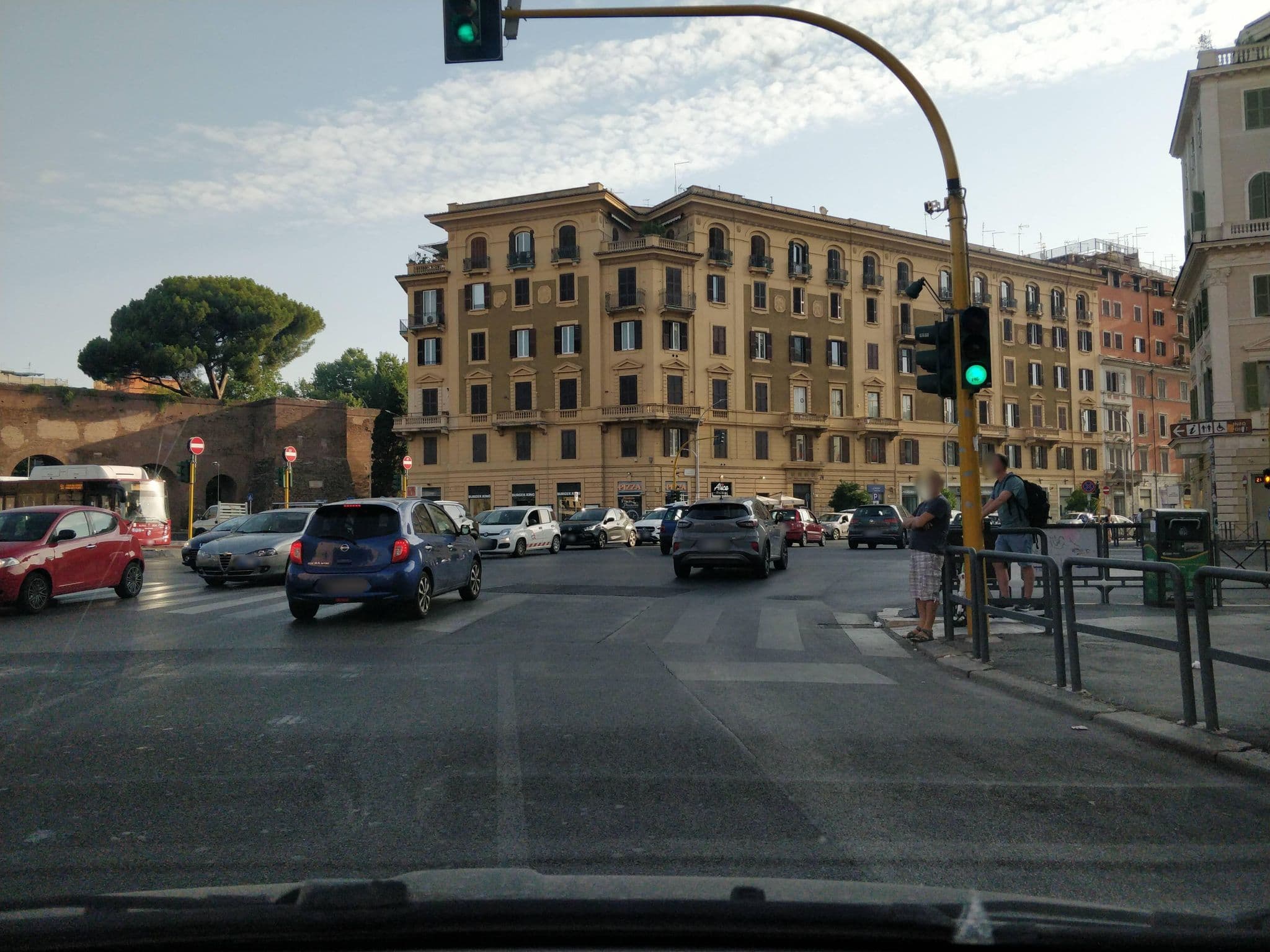 Street view near M&L Apartments - Ardesia Colosseo, Rome — © panbauletto (CC BY-SA · Mapillary)