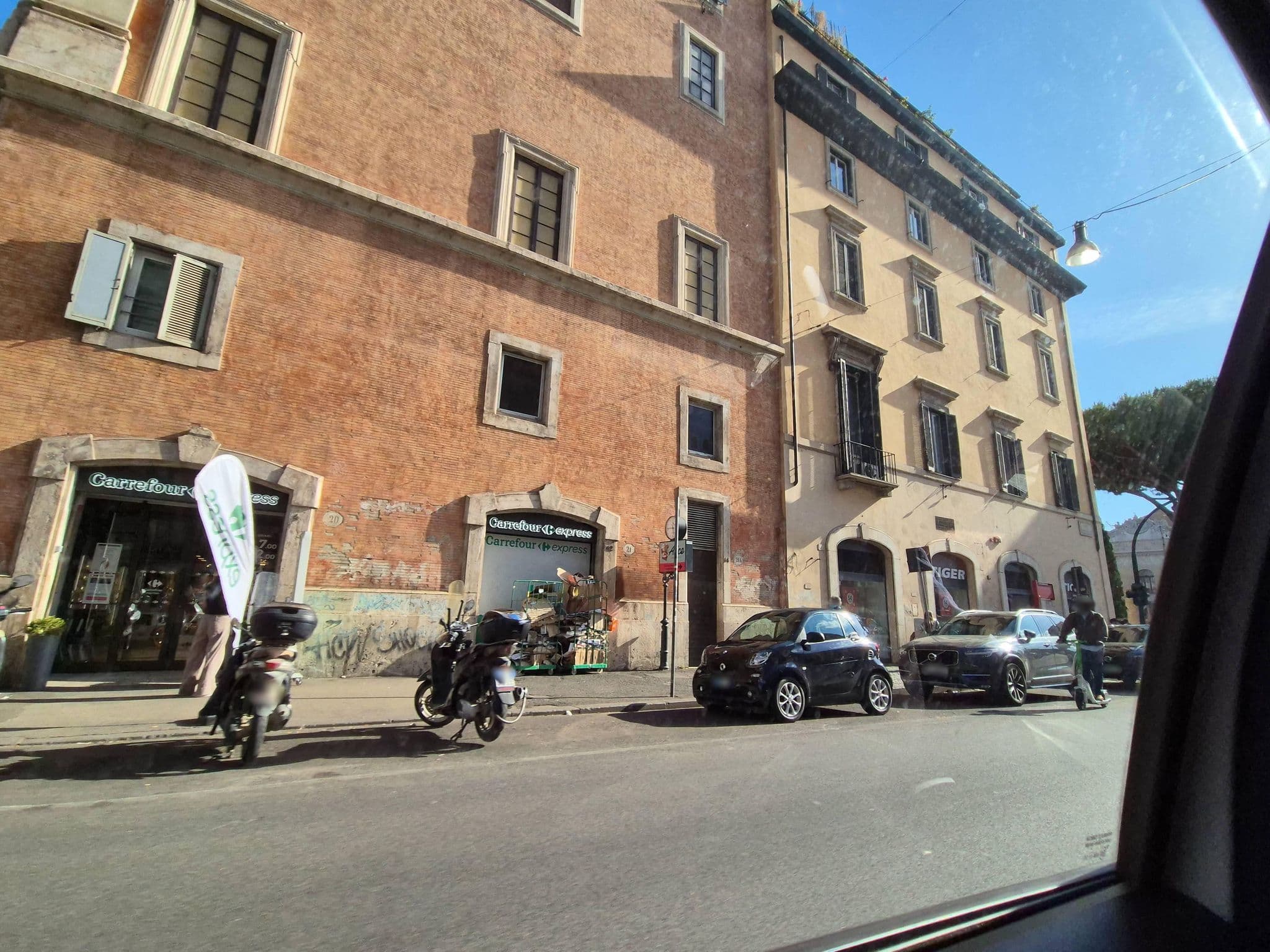 Street view near n.3 Town House Pantheon, Sant'Eustachio — © omfg_notpr (CC BY-SA · Mapillary)