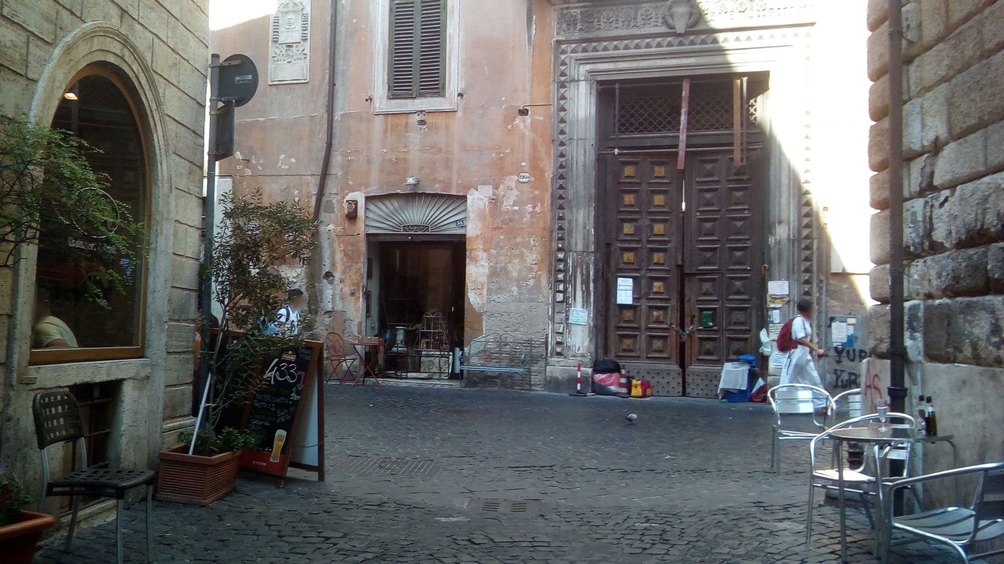 Street view near Un Posto A Roma, Regola — © binnette (CC BY-SA · Mapillary)