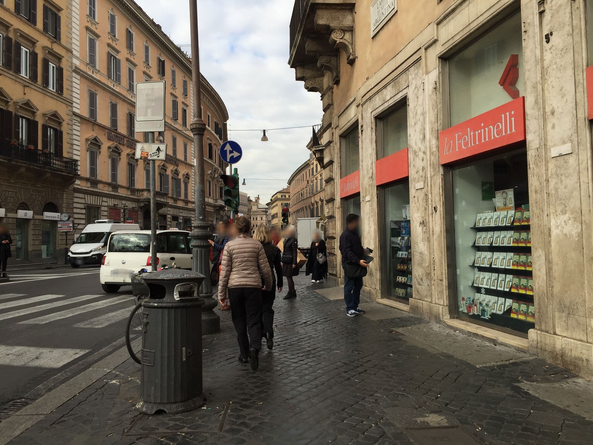 Street view near Casa Minerva Al Pantheon, Sant'Eustachio — © paolorusso (CC BY-SA · Mapillary)