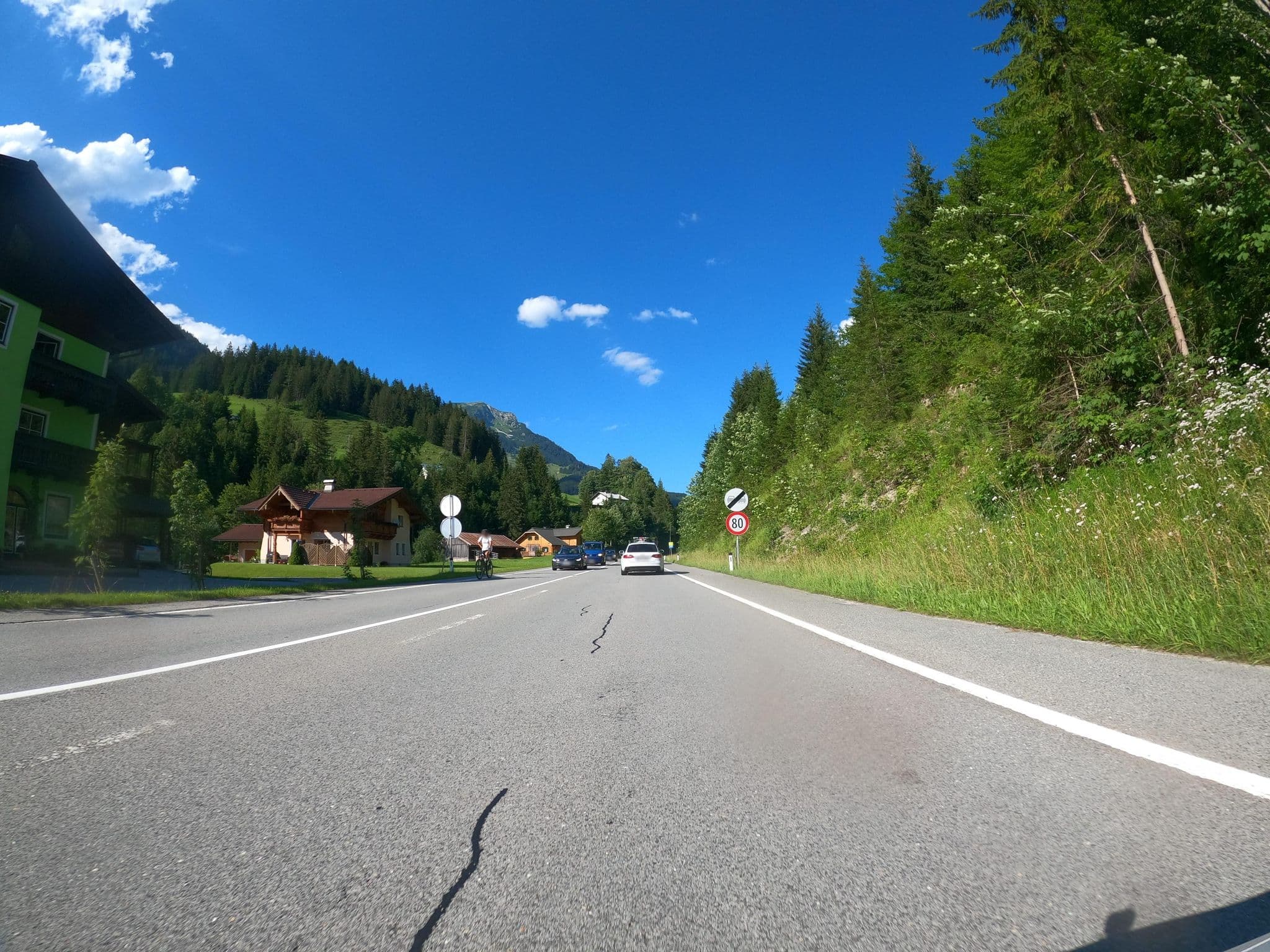 Street view near Sporthotel - Schischule, Gosau — © phitec (CC BY-SA · Mapillary)