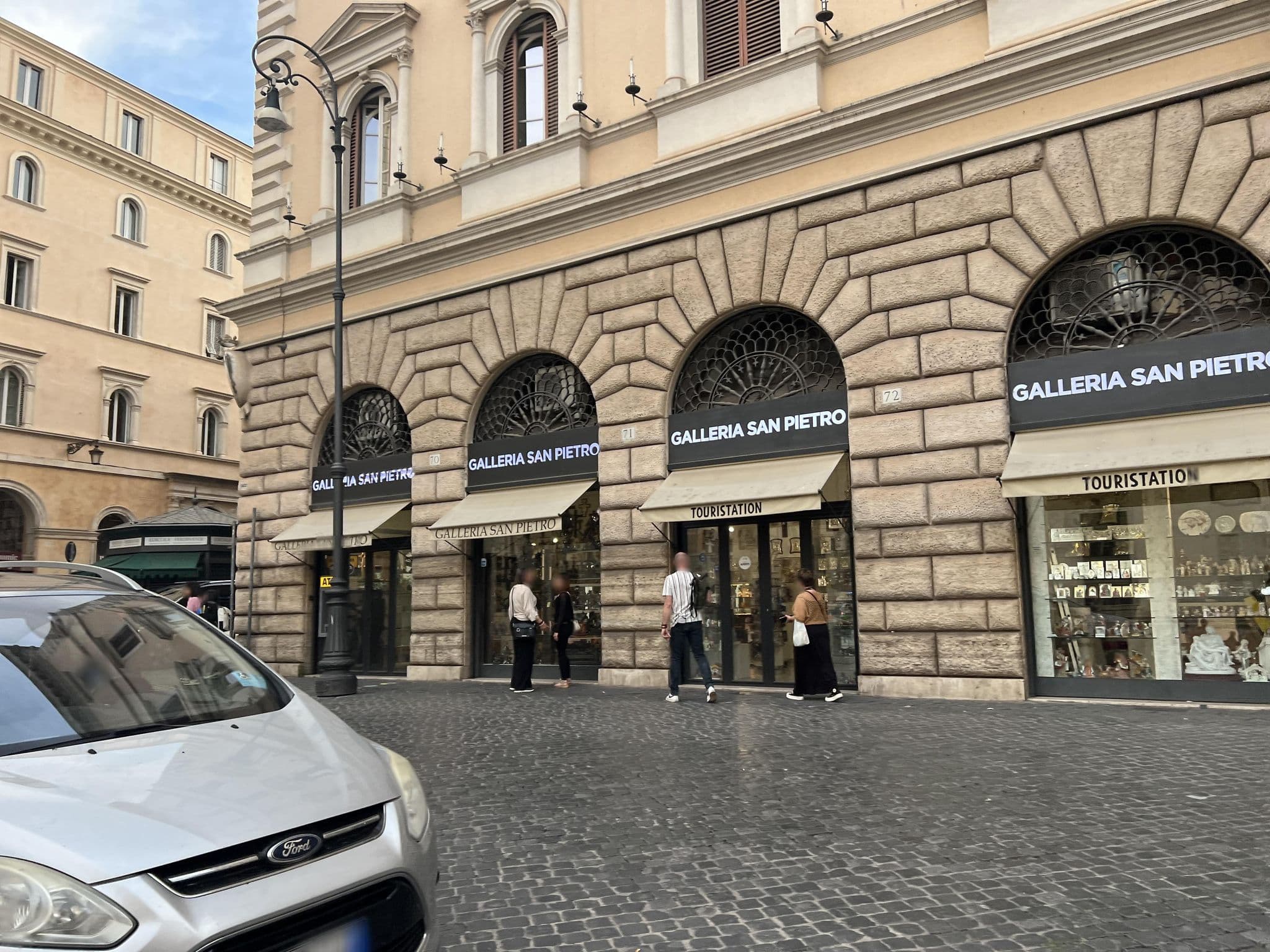 Street view near @ Hotel, Sant'Eustachio — © igorzo (CC BY-SA · Mapillary)