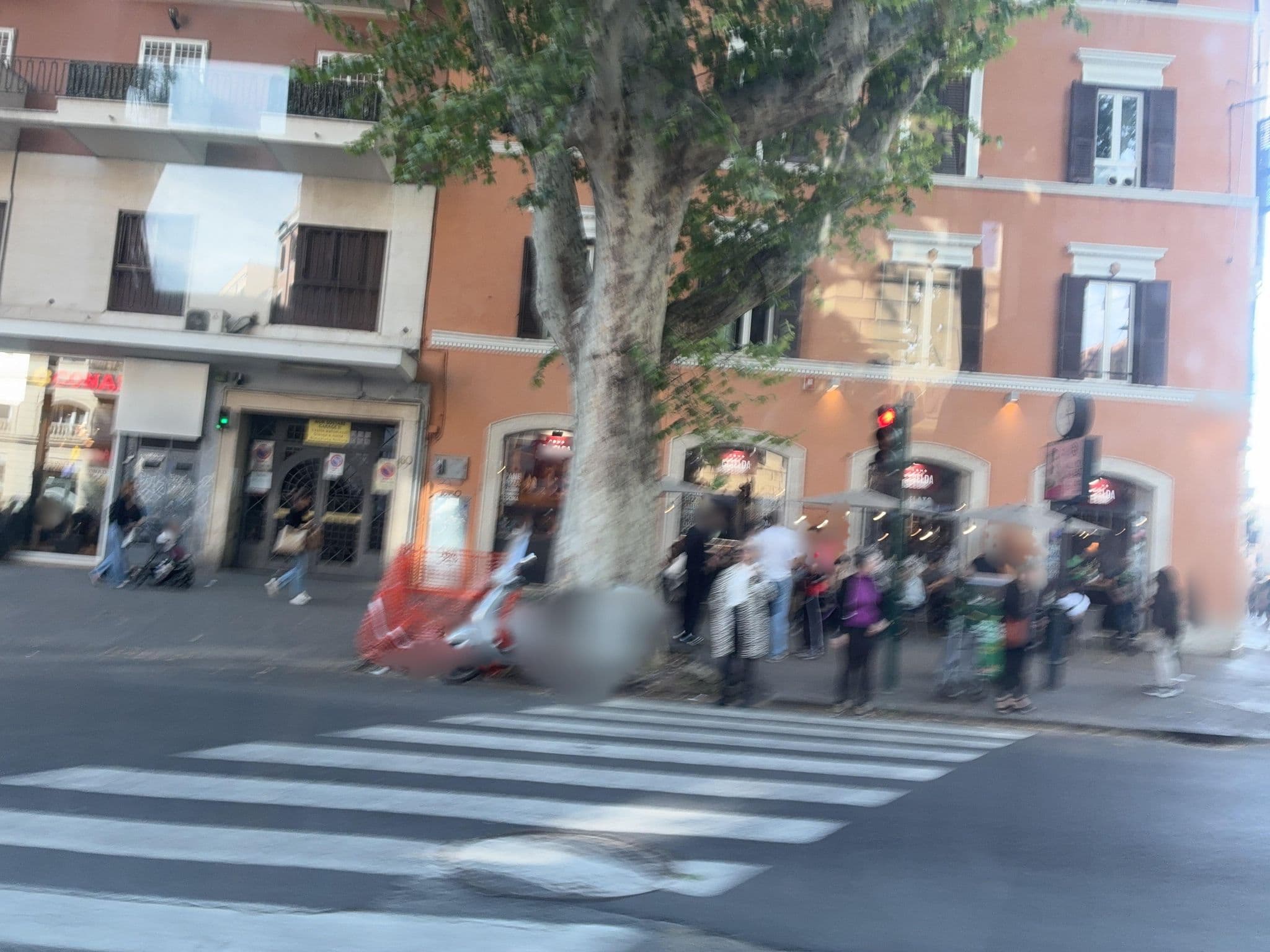 Street view near B&B Zen Trastevere, Trastevere — © panbauletto (CC BY-SA · Mapillary)