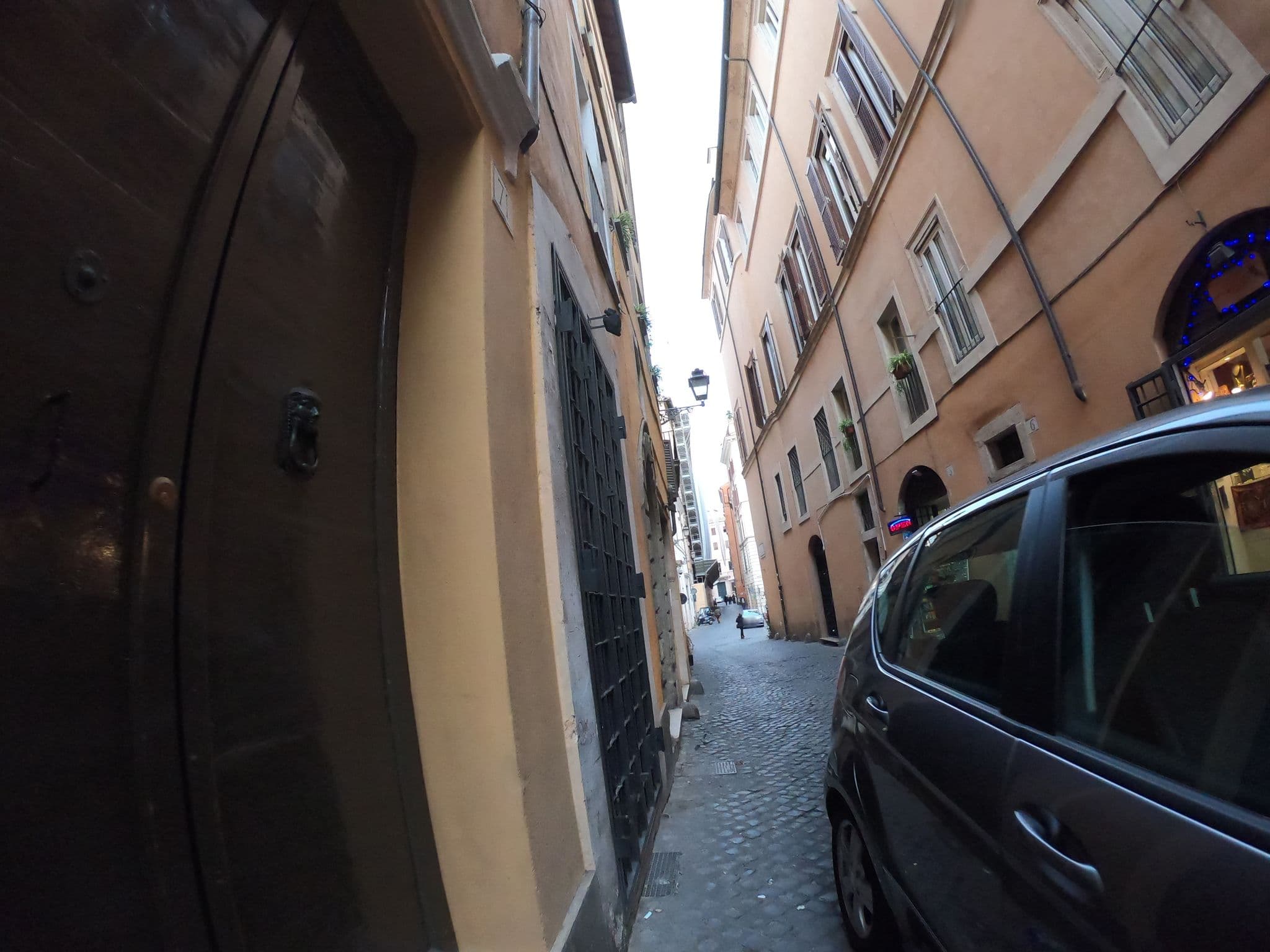 Street view near kame hall, Sant'Eustachio — © richlv (CC BY-SA · Mapillary)