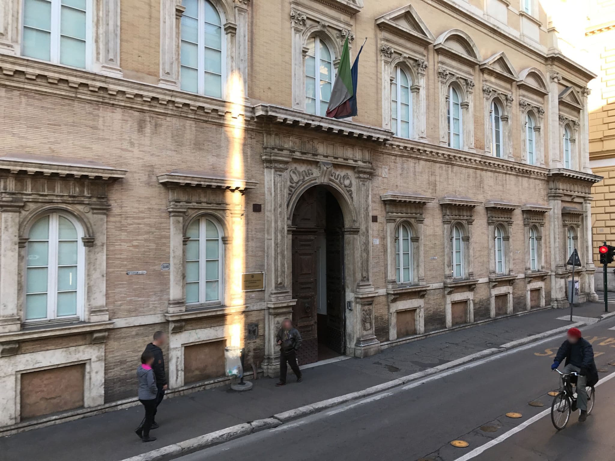 Street view near La Casa del Conte Bed and Breakfast Roma, Regola — © fundacja_geolife (CC BY-SA · Mapillary)