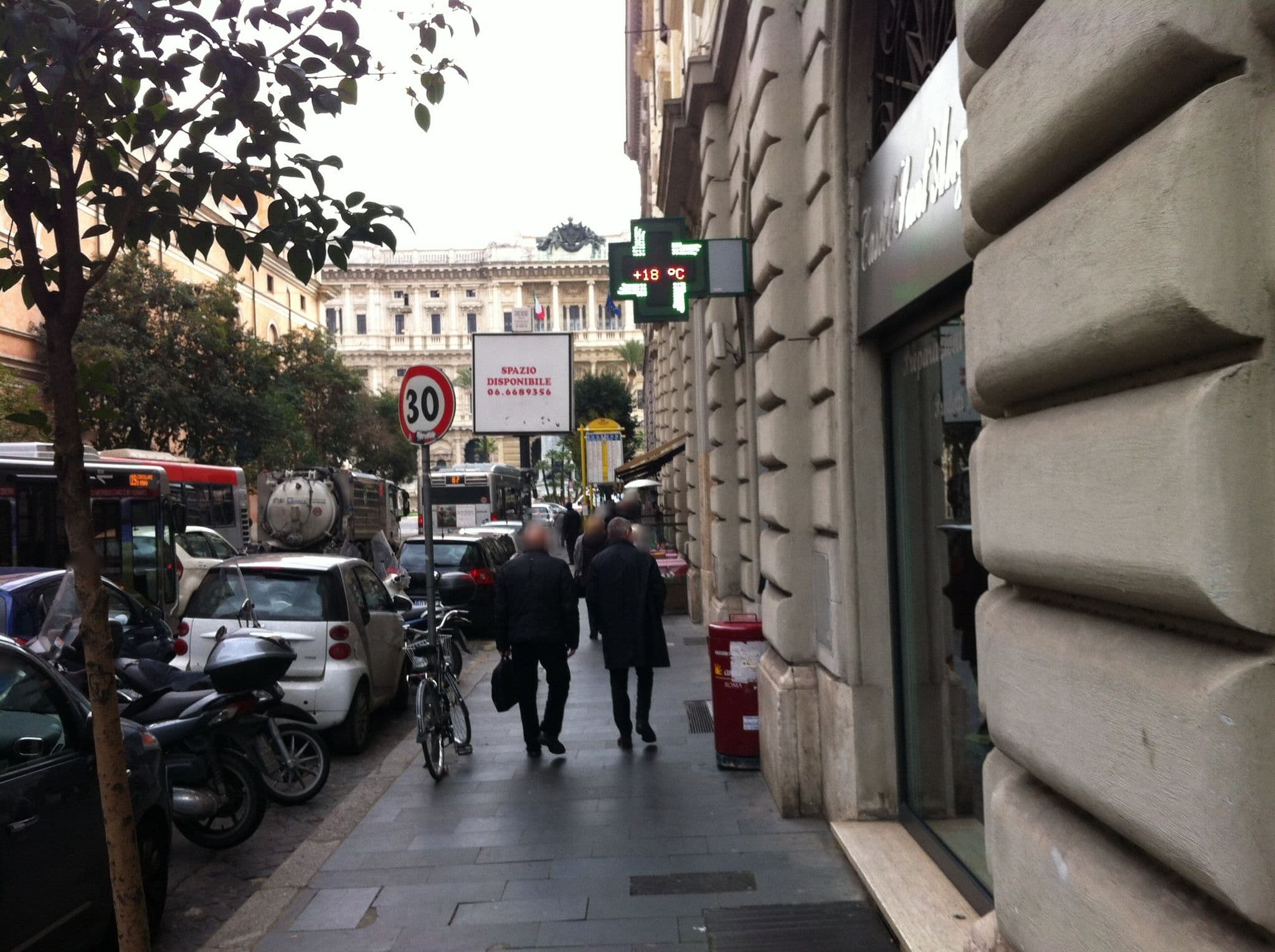 Street view near B&B Cicerone 28, Prati — © ugz (CC BY-SA · Mapillary)