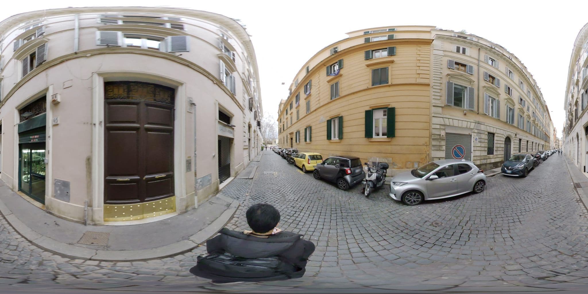 Street view near Finaquila SPA, Campo Marzio — © akiyoshiii213 (CC BY-SA · Mapillary)