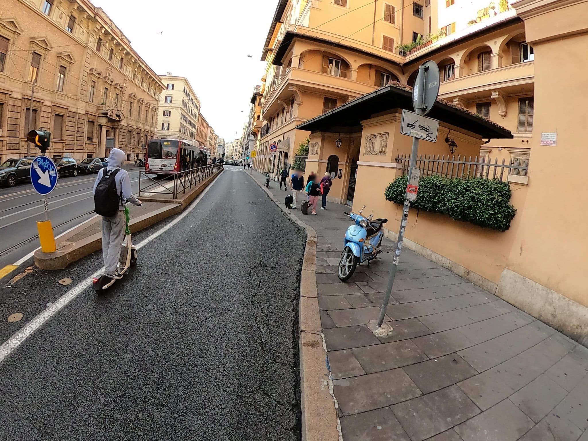 Street view near 인터넷로마, Monti — © alesarrett (CC BY-SA · Mapillary)