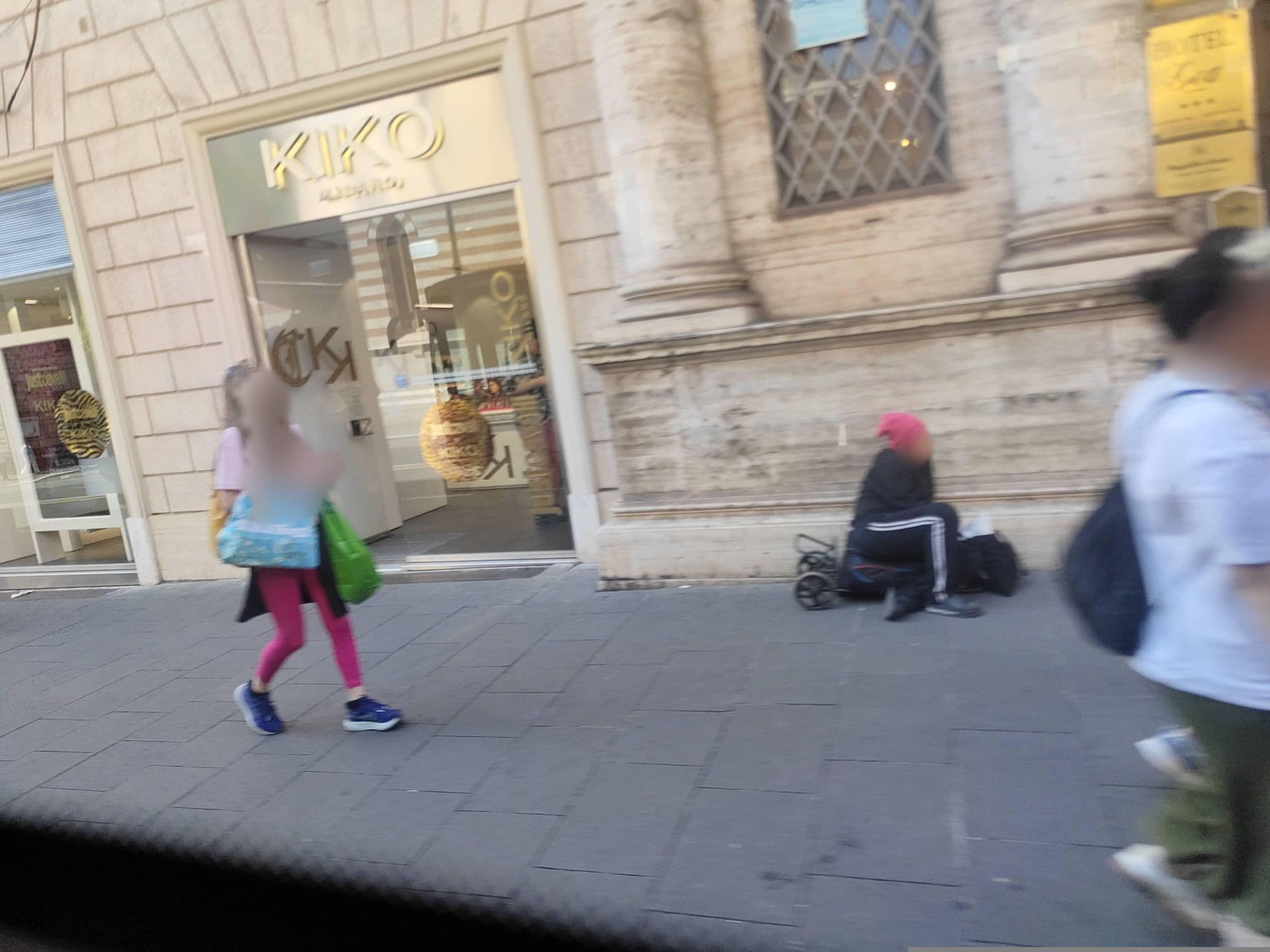 Street view near Magnifico Rome, Ludovisi — © omfg_notpr (CC BY-SA · Mapillary)