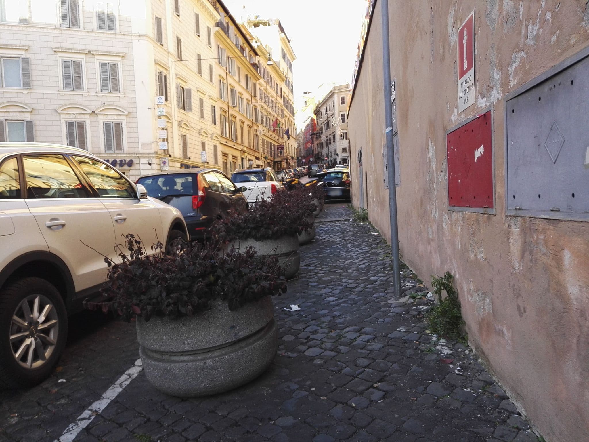 Street view near Hotel Residenza Antica, Ludovisi — © marcuscalabresus (CC BY-SA · Mapillary)