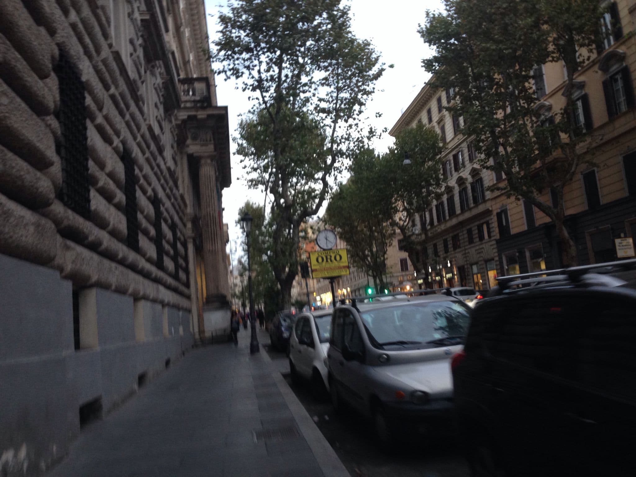 Street view near Central Palace Colesseum, Monti — © wangen_anna (CC BY-SA · Mapillary)