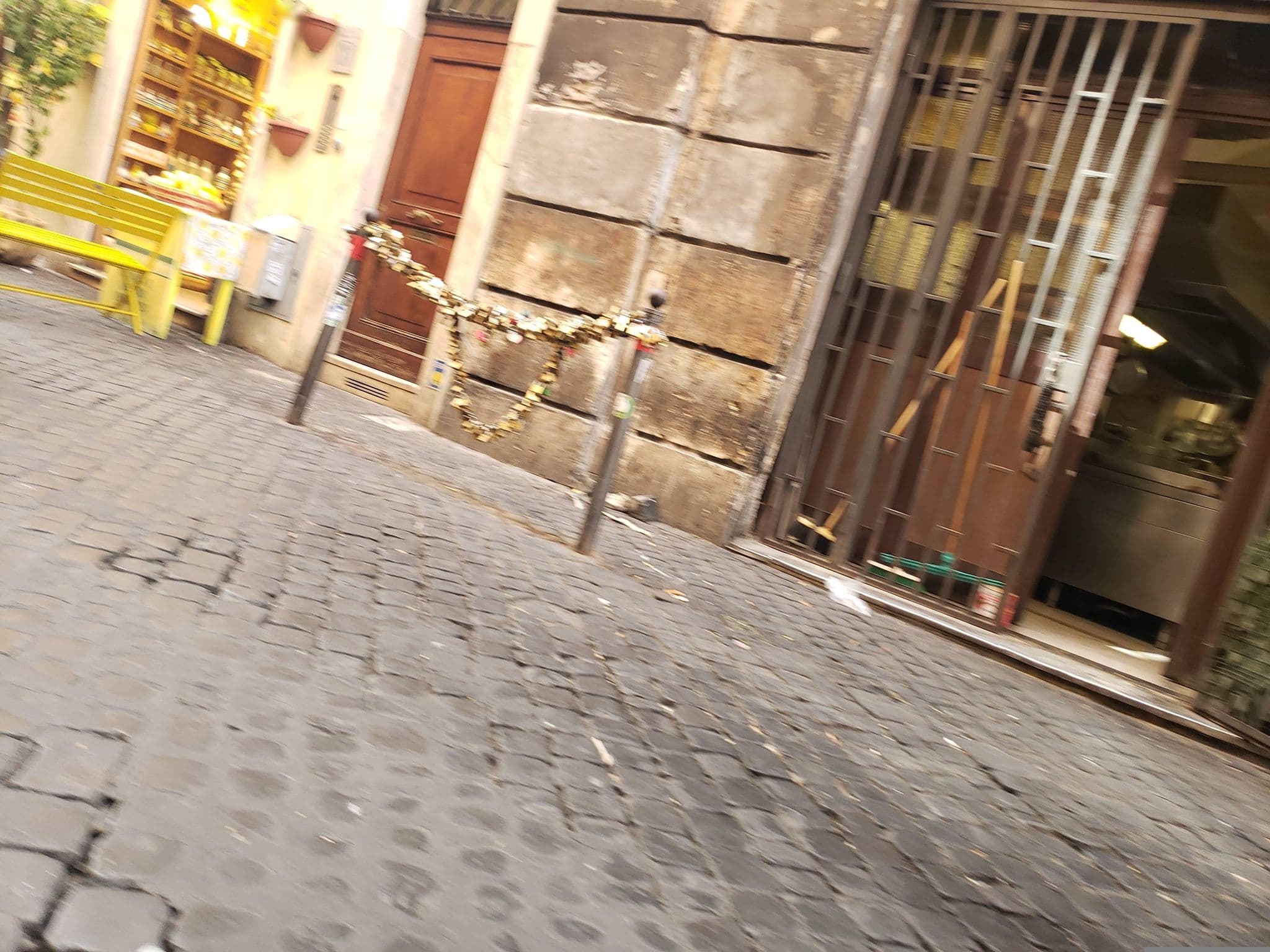 Street view near Suite Fontana Di Trevi, Pigna — © mapfool (CC BY-SA · Mapillary)