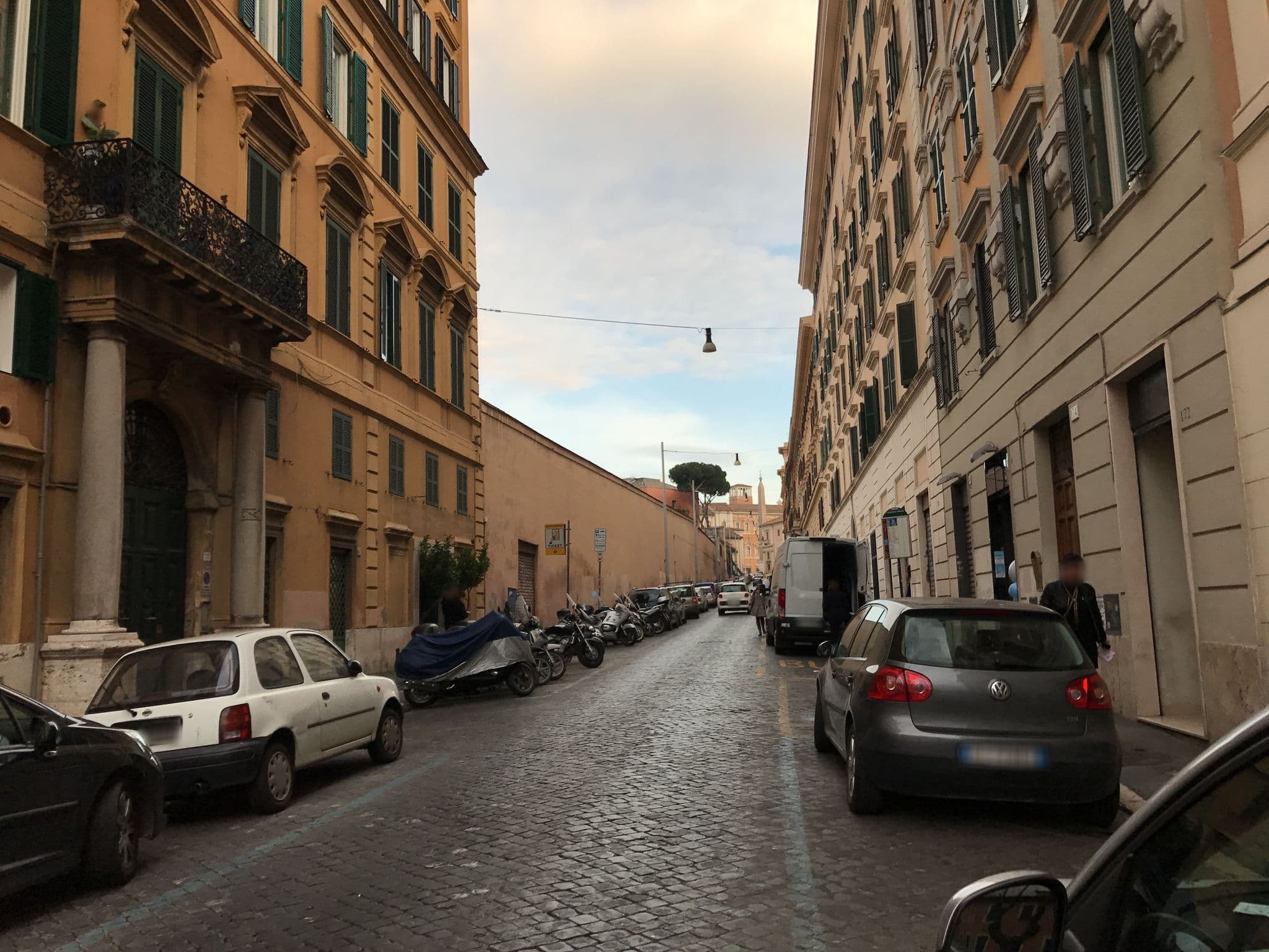 Street view near Holiday House Colosseum, Celio — © fundacja_geolife (CC BY-SA · Mapillary)