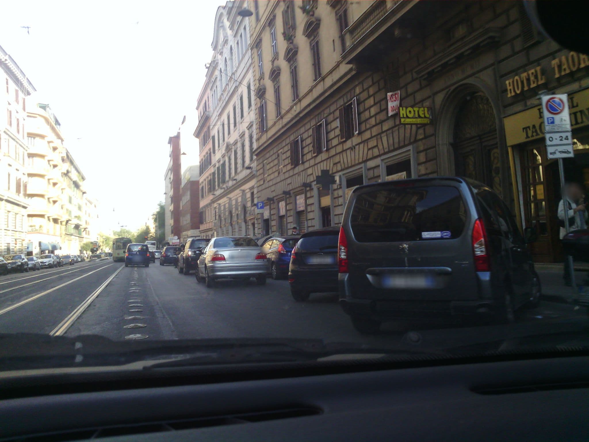 Street view near Mariyani Guesthouse, Rome — © giardia (CC BY-SA · Mapillary)