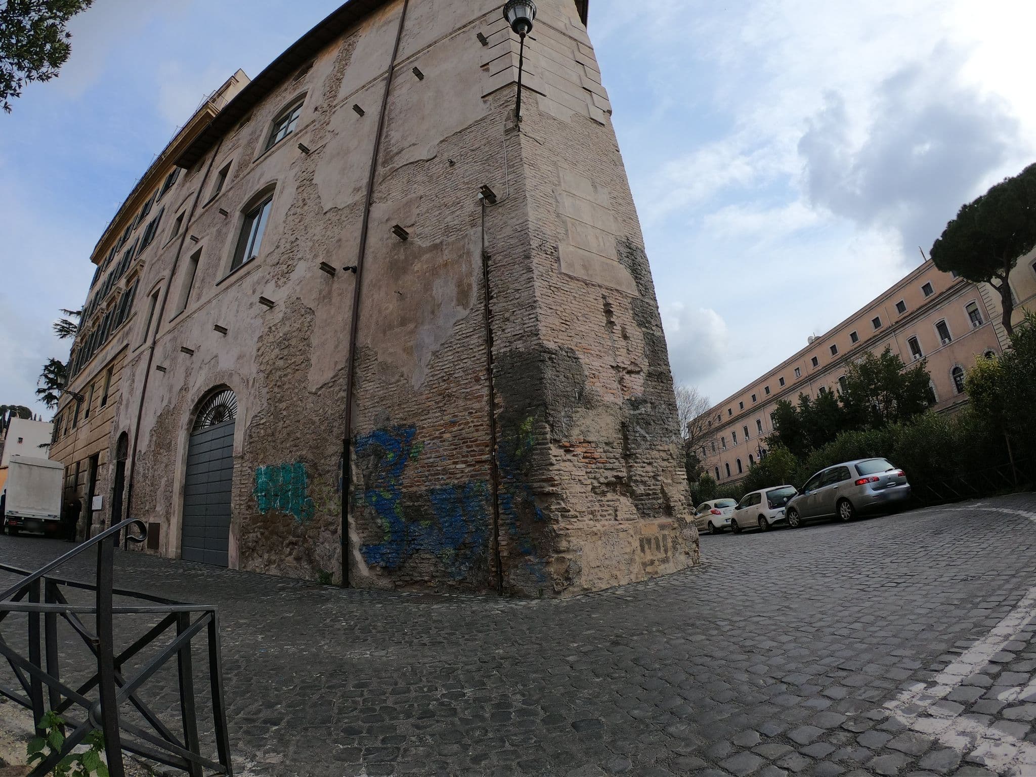 Street view near Rooms Of Rome, Pigna — © richlv (CC BY-SA · Mapillary)