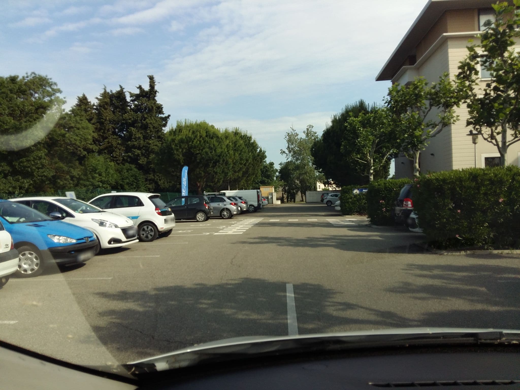 Street view near Hôtel Mercure Avignon Gare TGV, Avignon — © zimmy (CC BY-SA · Mapillary)