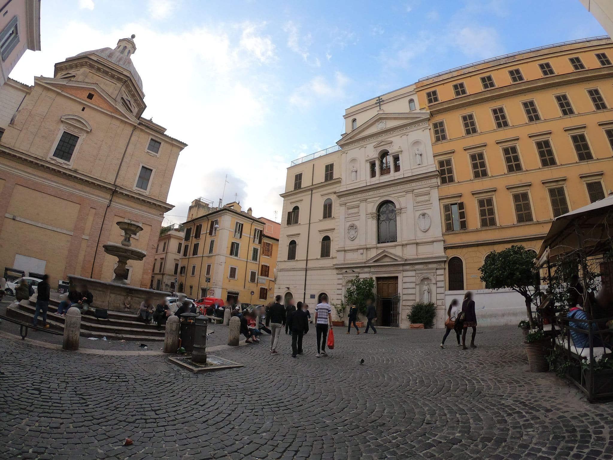 Street view near Buonanotte Colosseo, Pigna — © richlv (CC BY-SA · Mapillary)