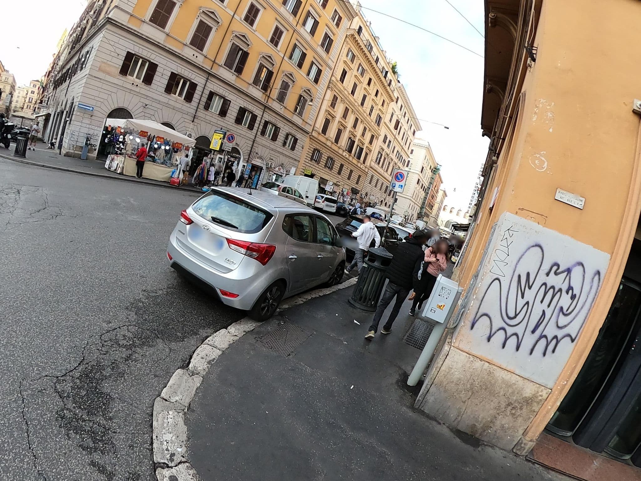 Street view near New Inn, Monti — © alesarrett (CC BY-SA · Mapillary)