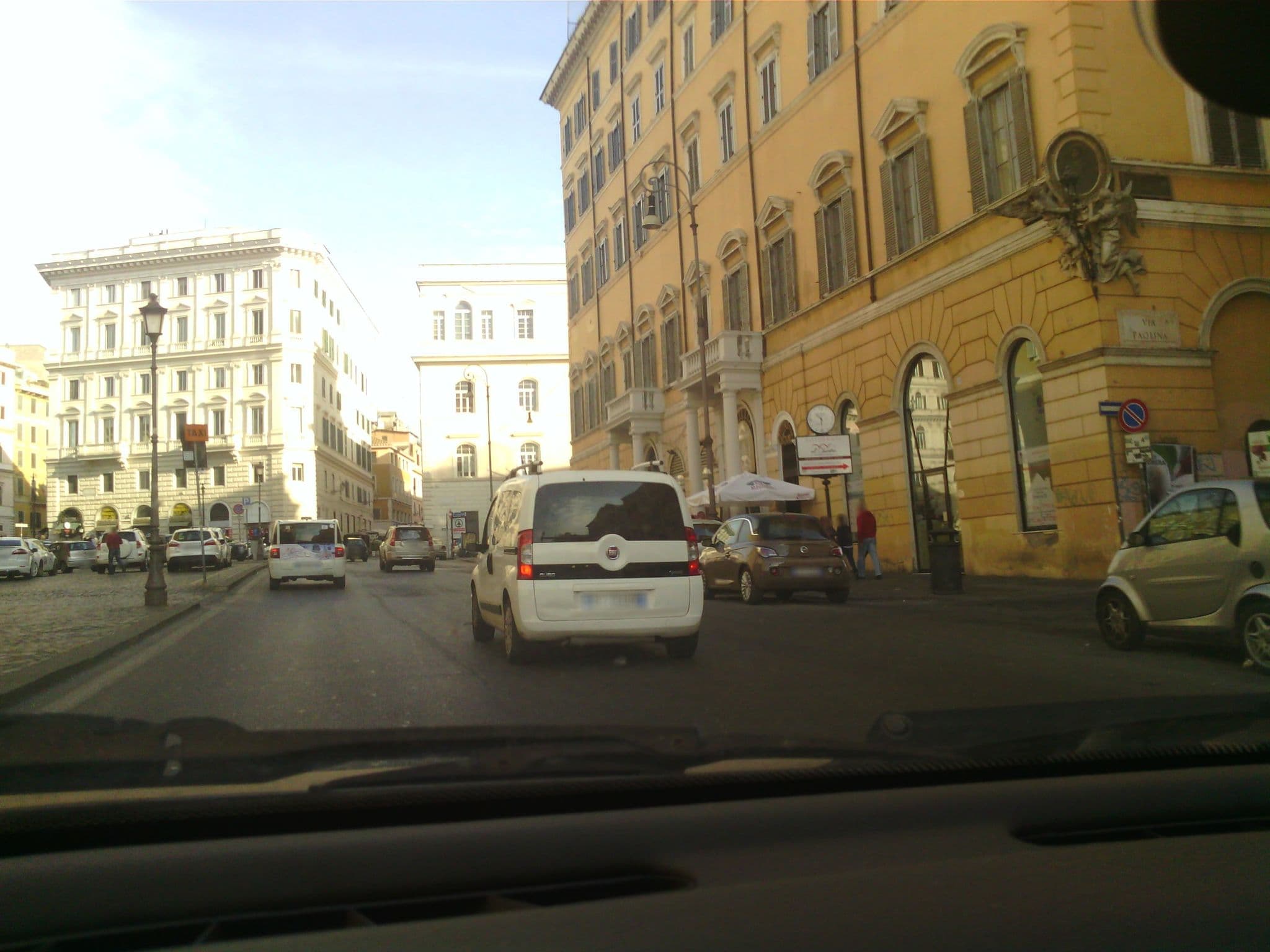 Street view near Alberghi In Centro, Monti — © giardia (CC BY-SA · Mapillary)