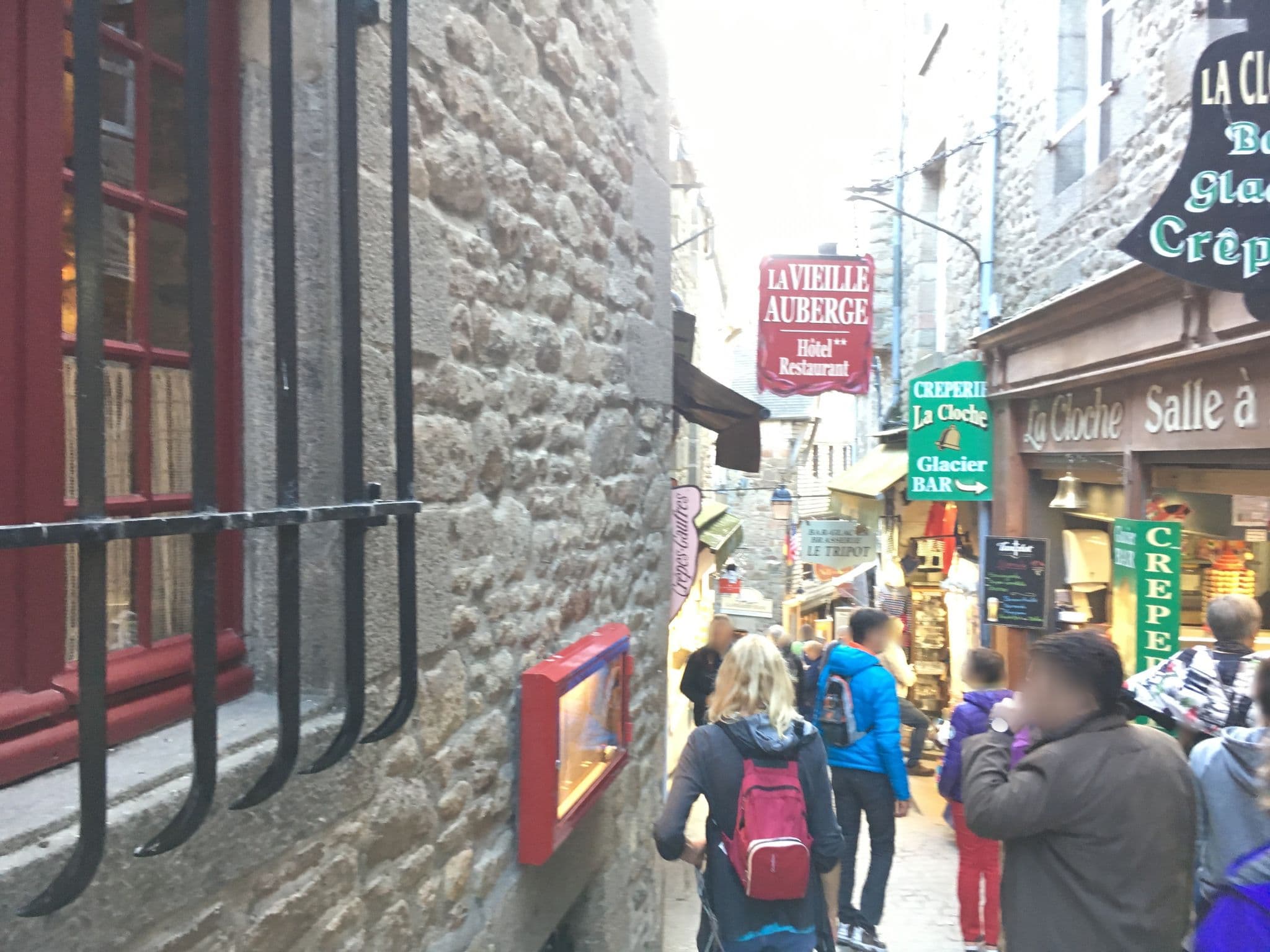 Street view near Hôtel - Restaurant Le Saint-Michel, Roz-sur-Couesnon — © southglos (CC BY-SA · Mapillary)