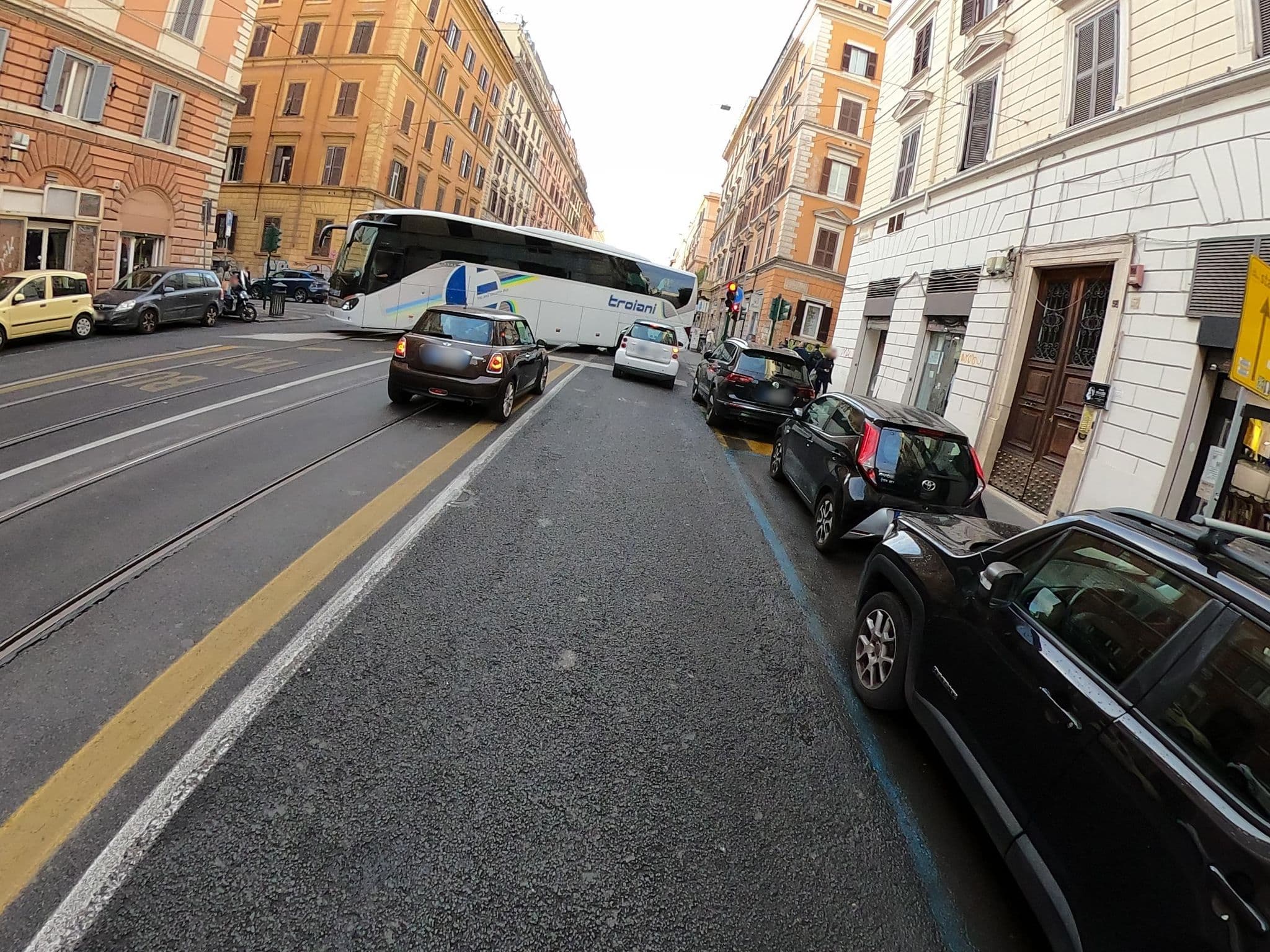 Street view near Astro, Monti — © alesarrett (CC BY-SA · Mapillary)