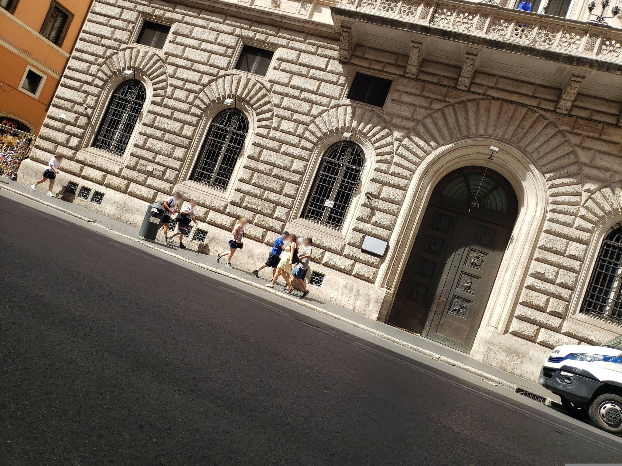 Street view near Hotel Caravita, Sant'Eustachio — © mapfool (CC BY-SA · Mapillary)