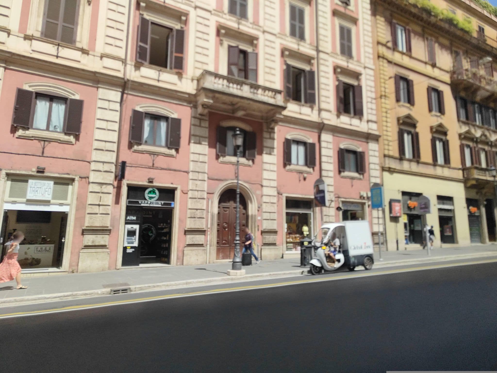 Street view near Eurostars International Palace Hotel Rome, Pigna — © omfg_notpr (CC BY-SA · Mapillary)