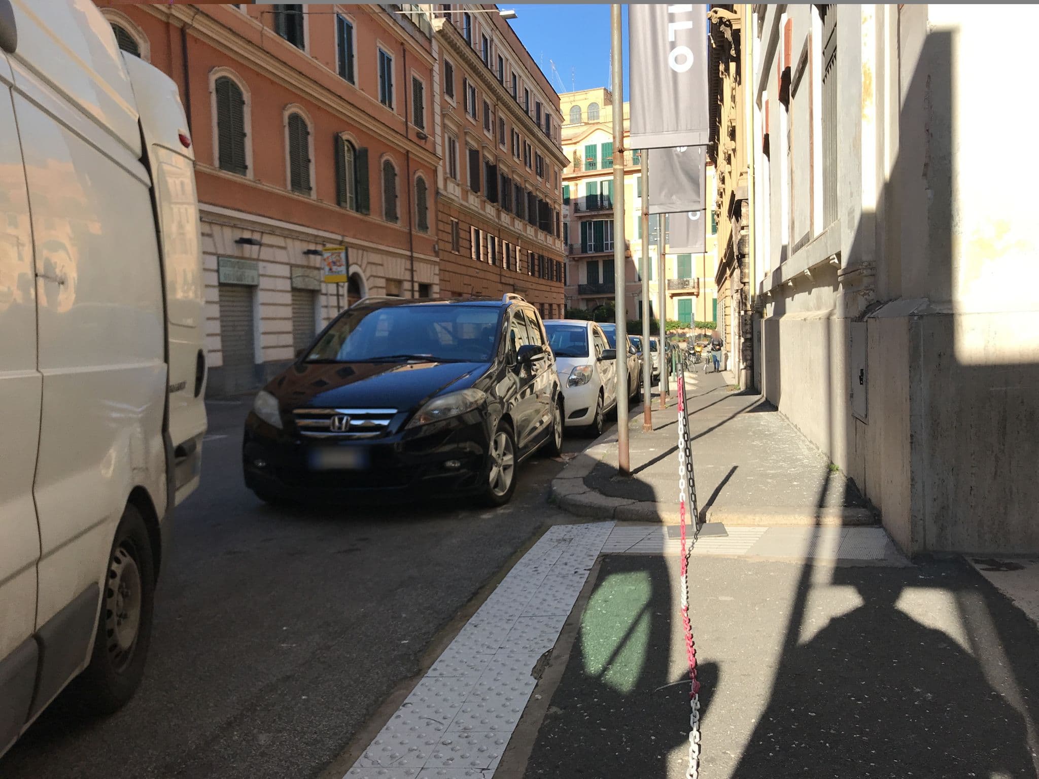 Street view near Hotel Kent, Sallustiano — © miguel_andrade (CC BY-SA · Mapillary)