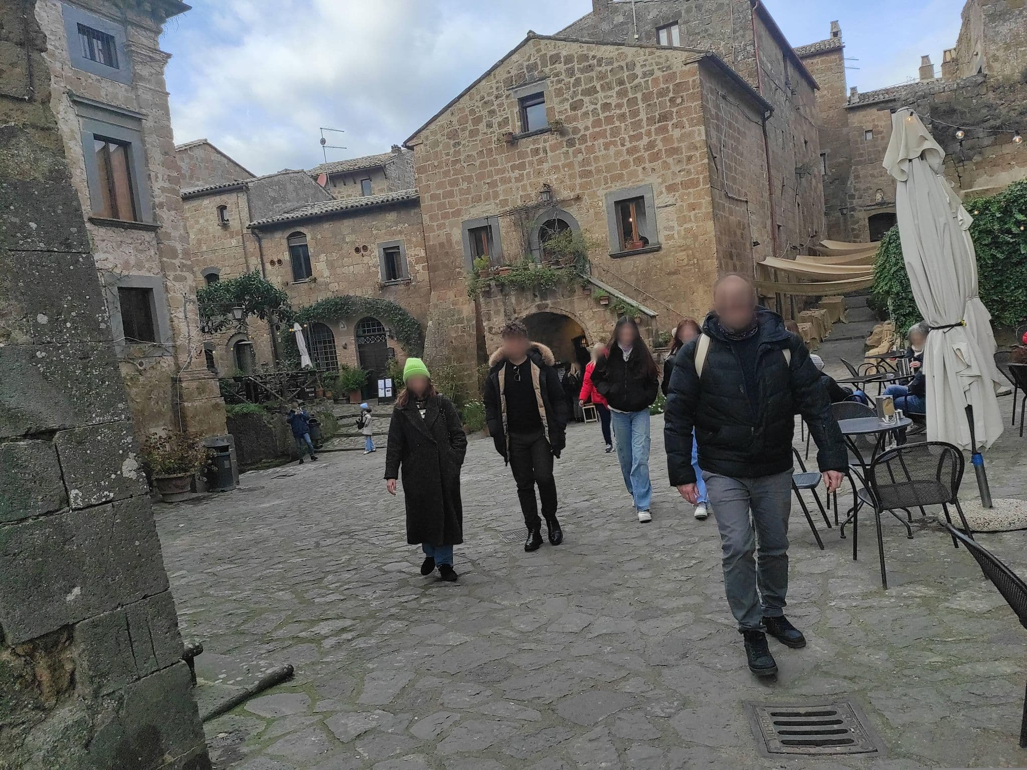Street view near Gerani Rossi, Bagnoregio — © jeawrong (CC BY-SA · Mapillary)