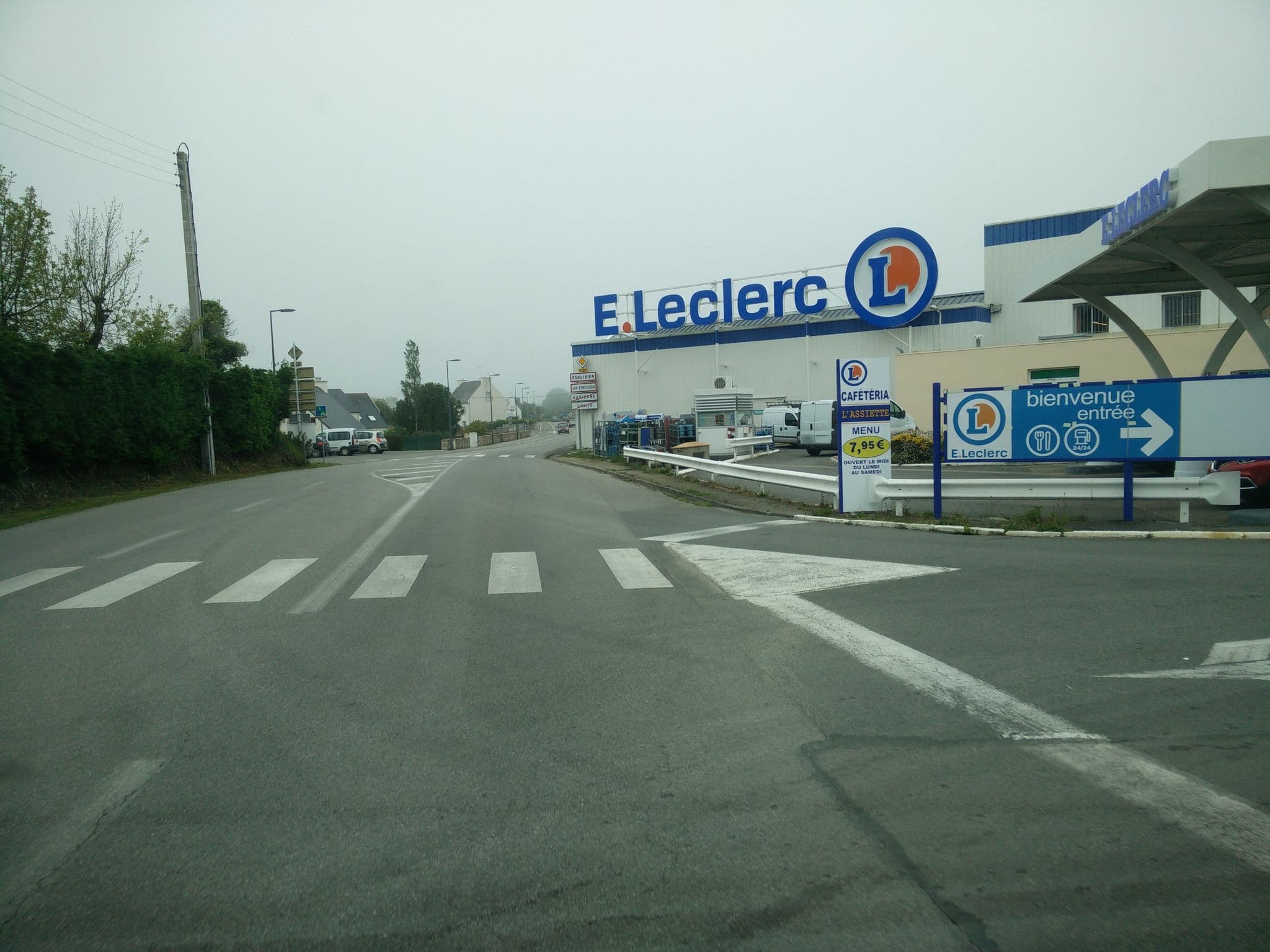 Street view near Camping Kerivoas, Esquibien — © joostjakob (CC BY-SA · Mapillary)