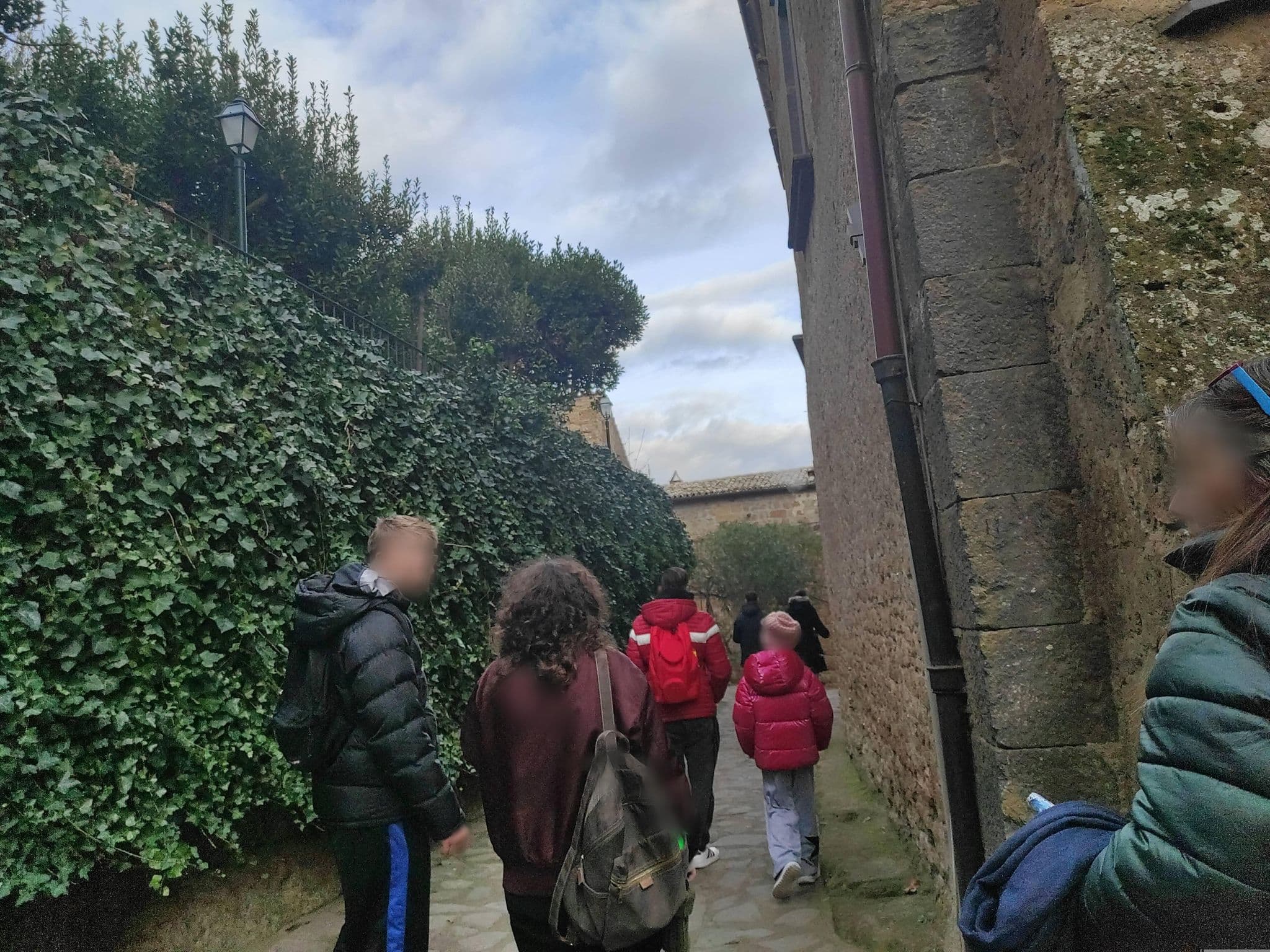 Street view near Palazzo Contino, Bagnoregio — © jeawrong (CC BY-SA · Mapillary)
