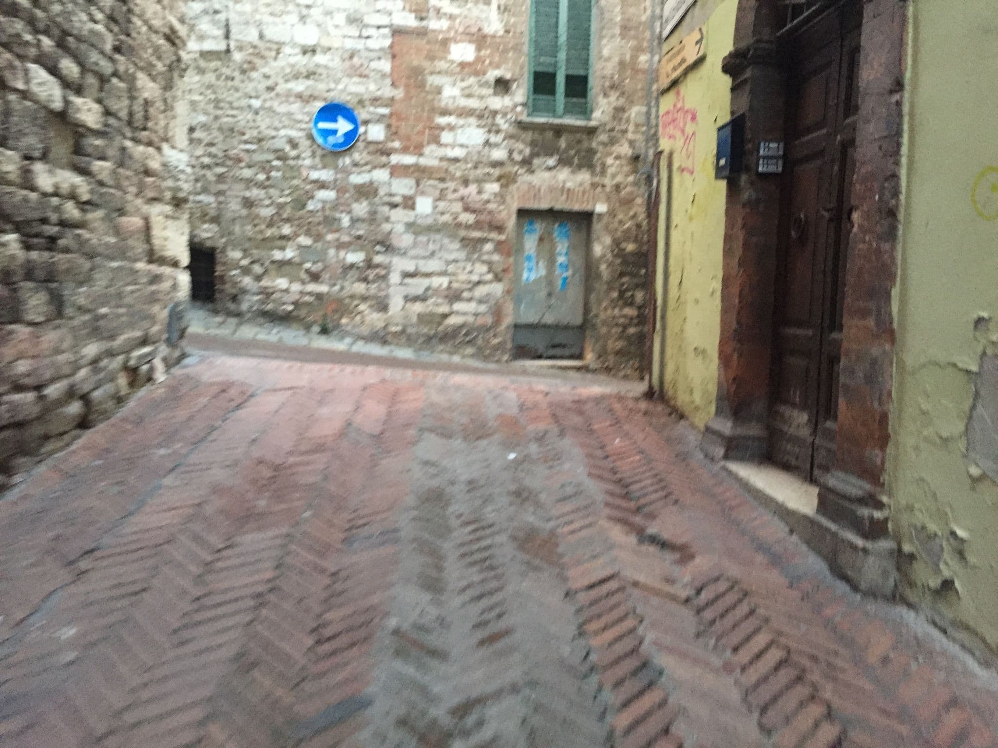Street view near I Comignoli, Perugia — © valeriacle (CC BY-SA · Mapillary)