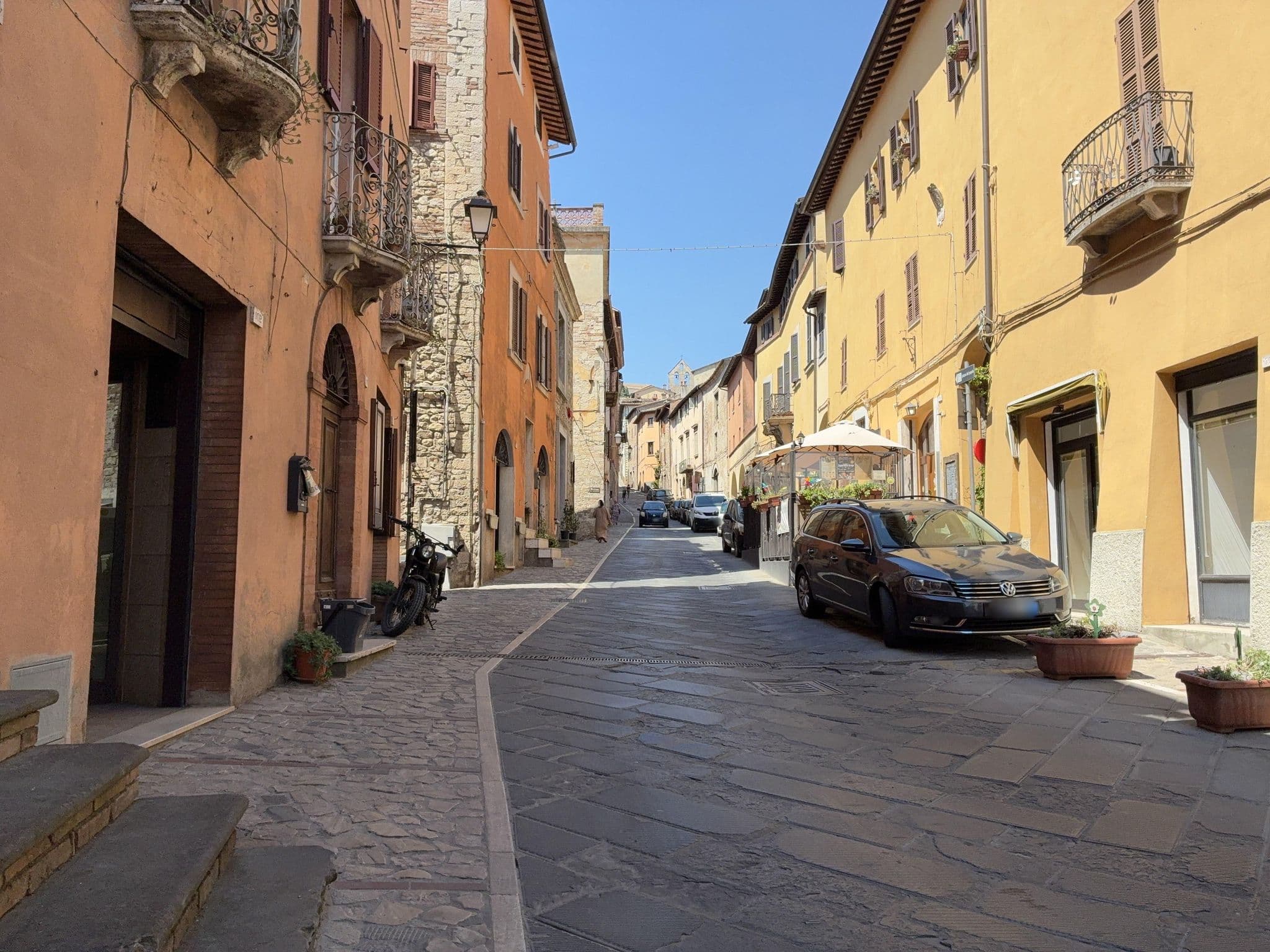Street view near Palazzo Belverde, Todi — © panbauletto (CC BY-SA · Mapillary)