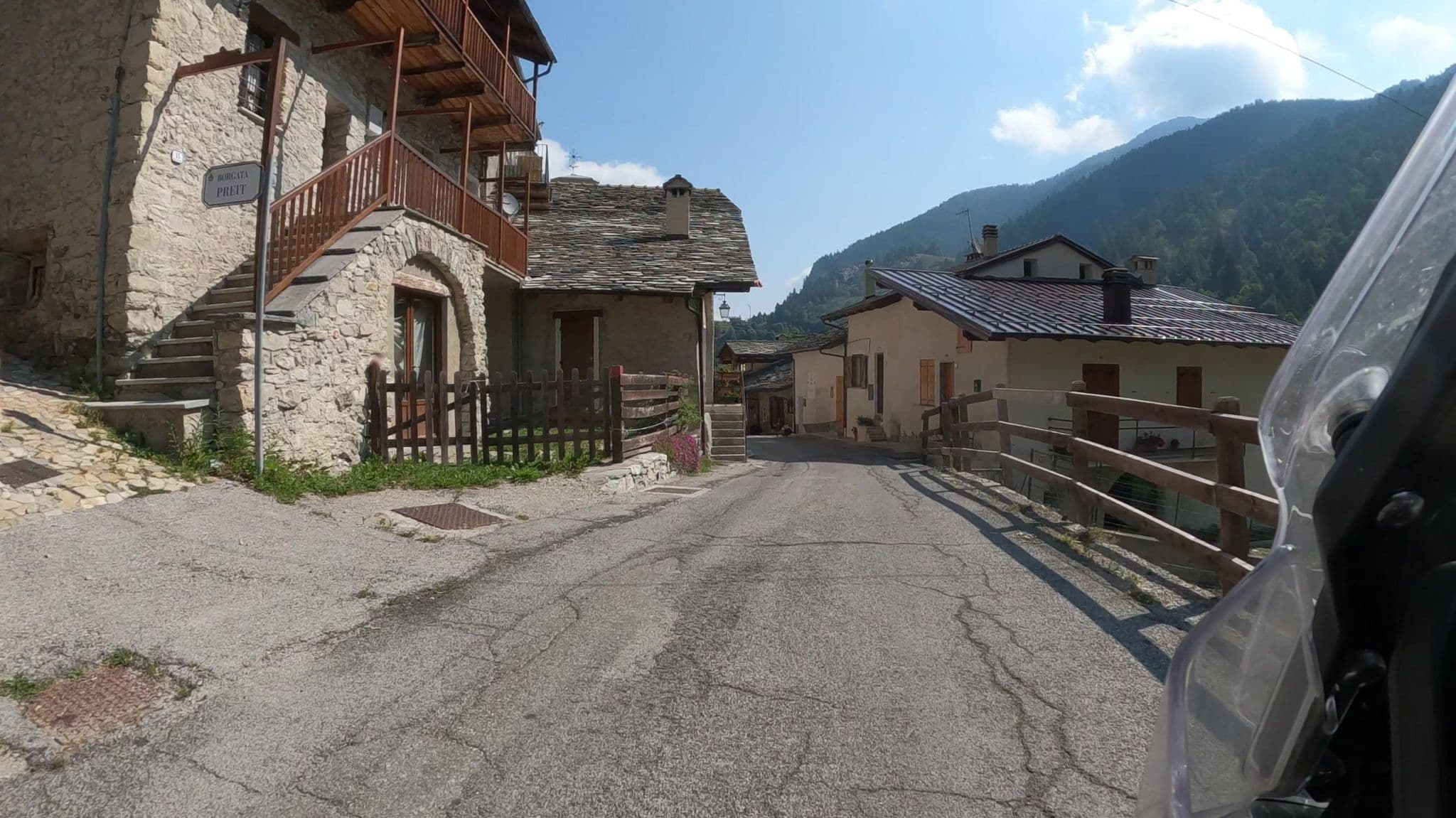 Street view near Locanda degli Elfi, Roccabruna — © crami (CC BY-SA · Mapillary)