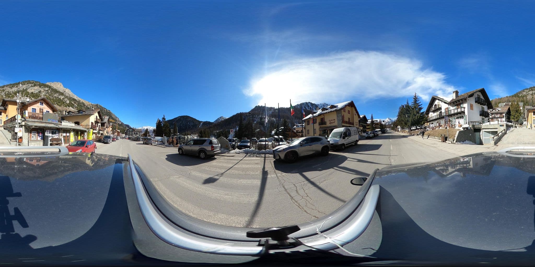 Street view near Hotel Savoia di Campasso Carlo & C. SAS, Oulx — © canfe (CC BY-SA · Mapillary)