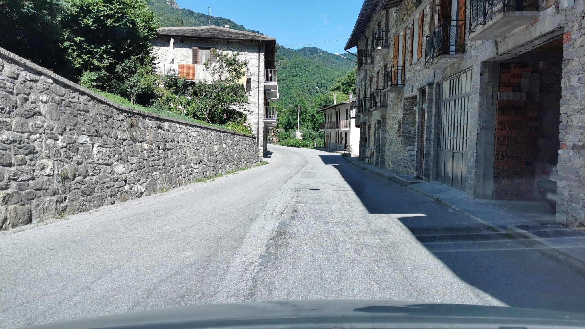 Street view near Del Molino, Roccabruna — © canfe (CC BY-SA · Mapillary)