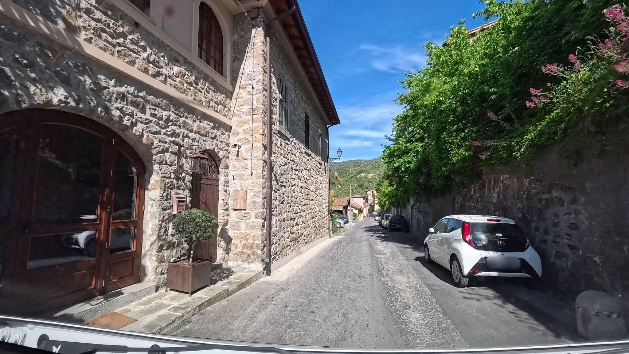 Street view near Albergo diffuso Munta&Cara, Apricale, Dolceacqua — © voyage-hors-saison (CC BY-SA · Mapillary)