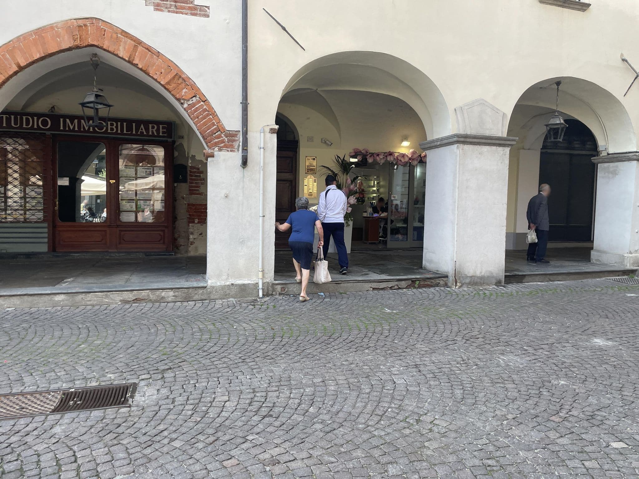 Street view near Residence Ferraud, Pinerolo — © giorgiasugoni (CC BY-SA · Mapillary)