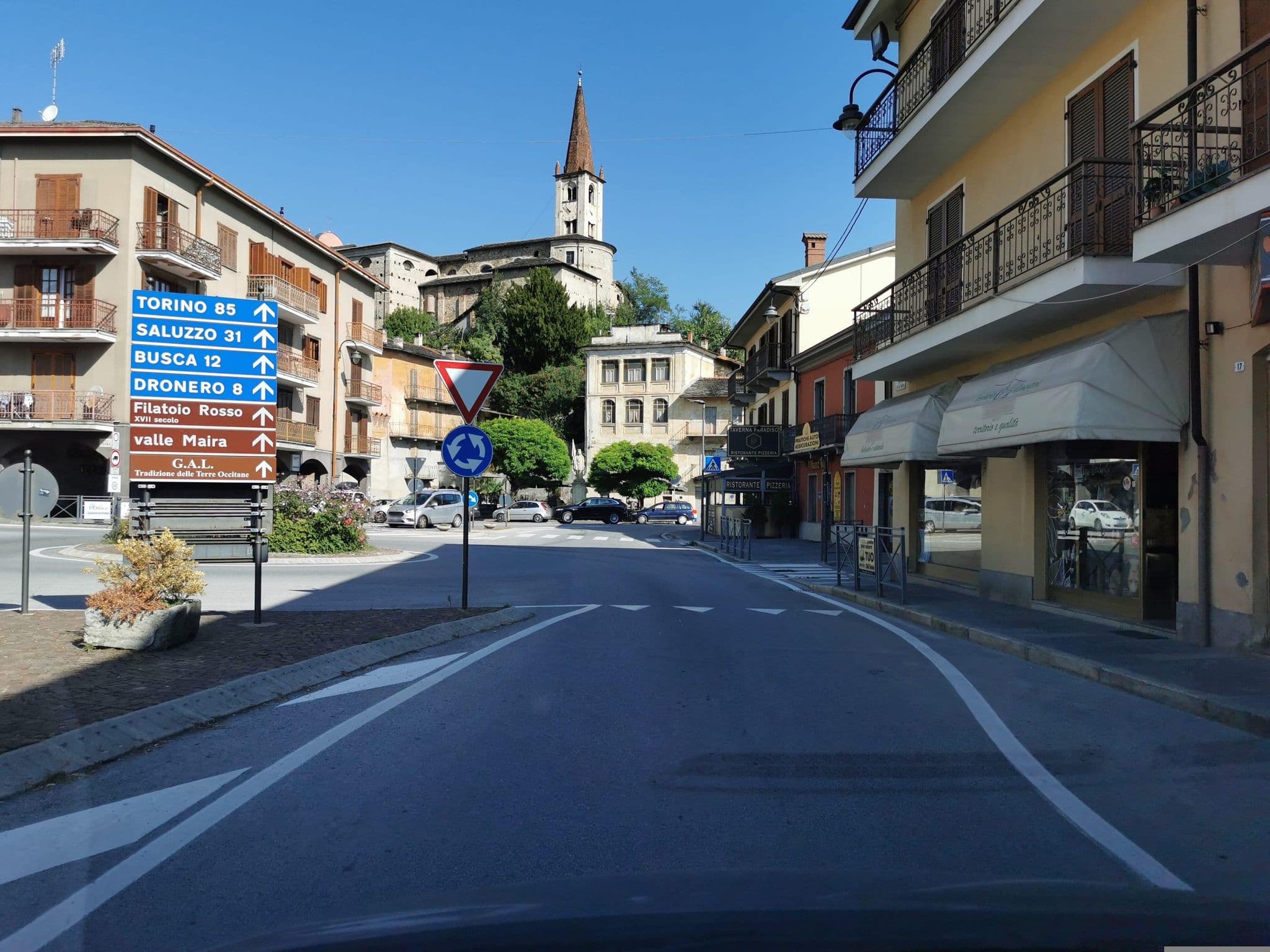 Street view near Ristorante Pizzeria Taverna Paradiso, Caraglio — © canfe (CC BY-SA · Mapillary)