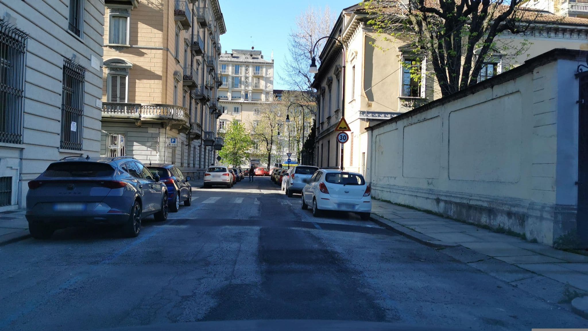Street view near A Due Passi Da Tutto, Centro — © canfe (CC BY-SA · Mapillary)