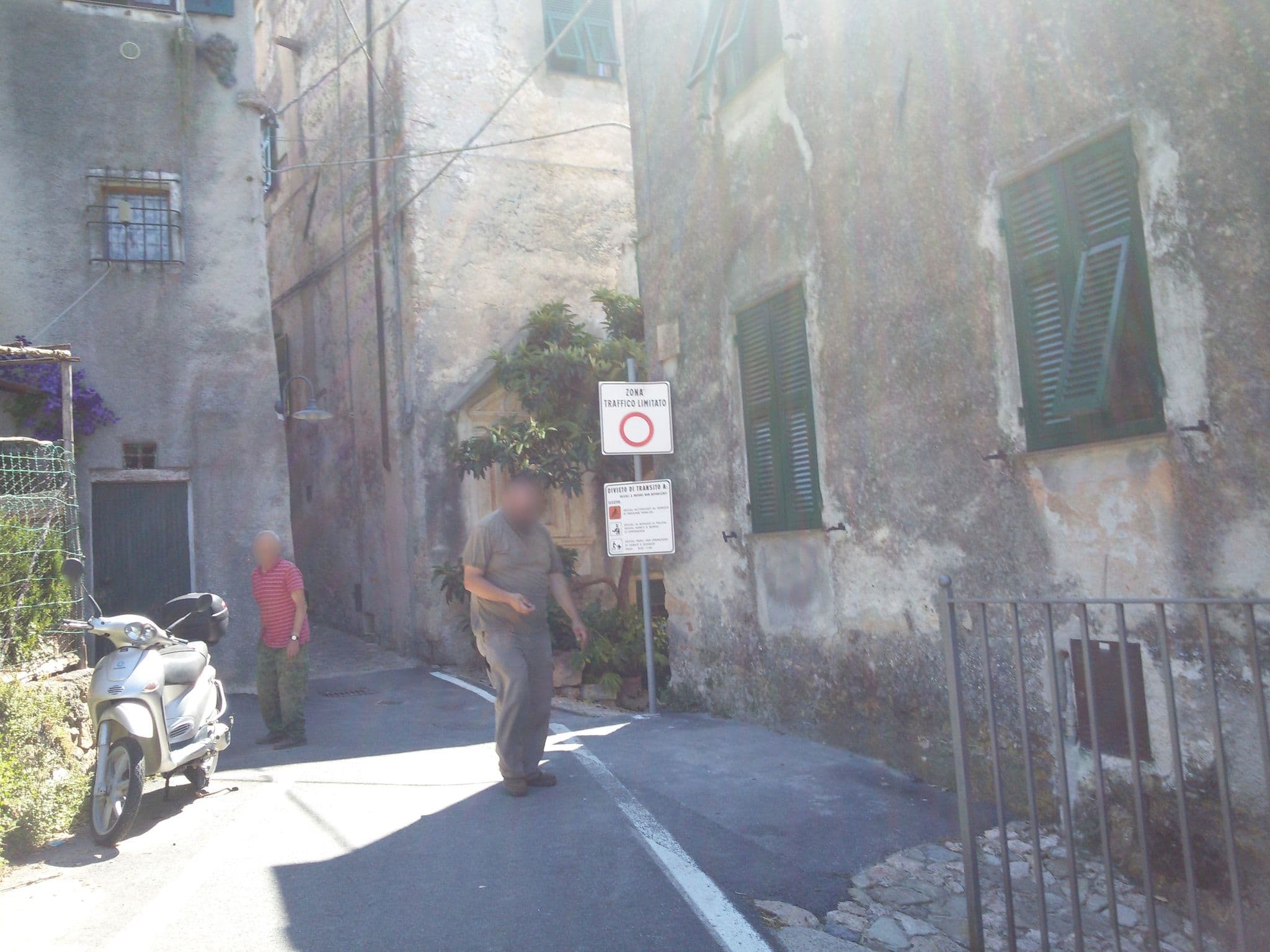 Street view near Casa Ghiri - Il sogno, Borgio — © ale_zena_it (CC BY-SA · Mapillary)