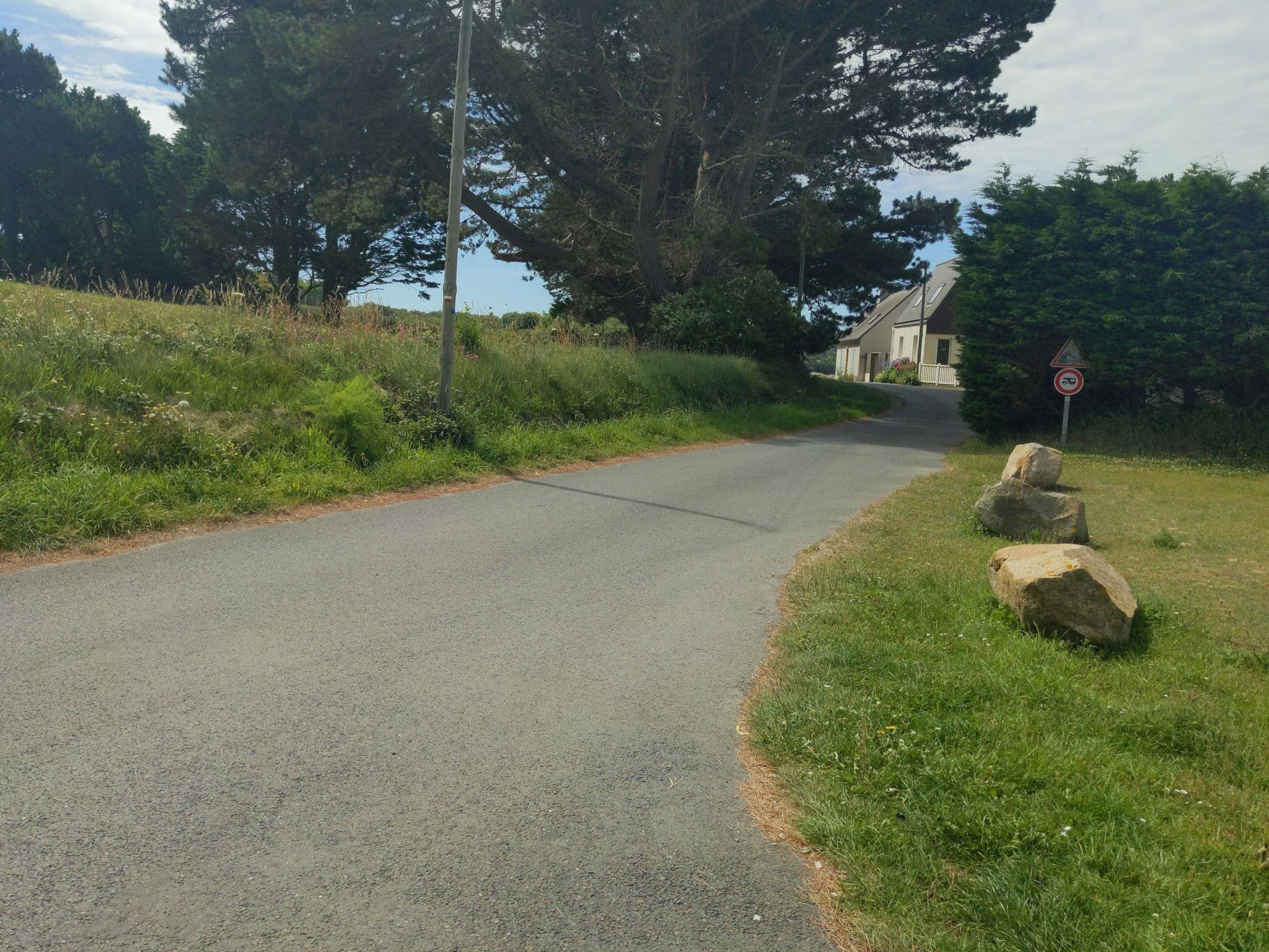 Street view near Aire de stationnement de Port Béni, Pleubian — © alixun (CC BY-SA · Mapillary)