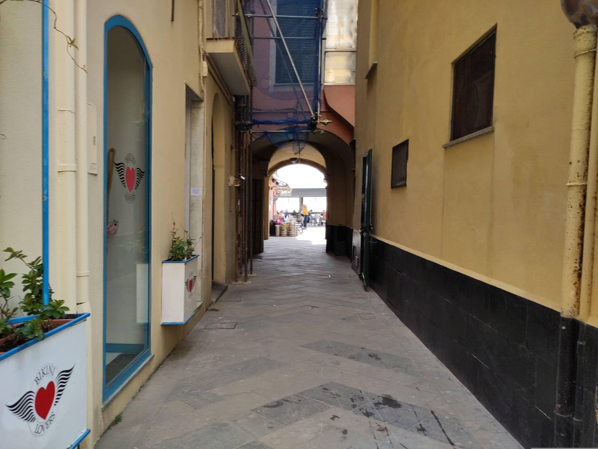 Street view near Hotel Ligure, Alassio — © marcuscalabresus (CC BY-SA · Mapillary)