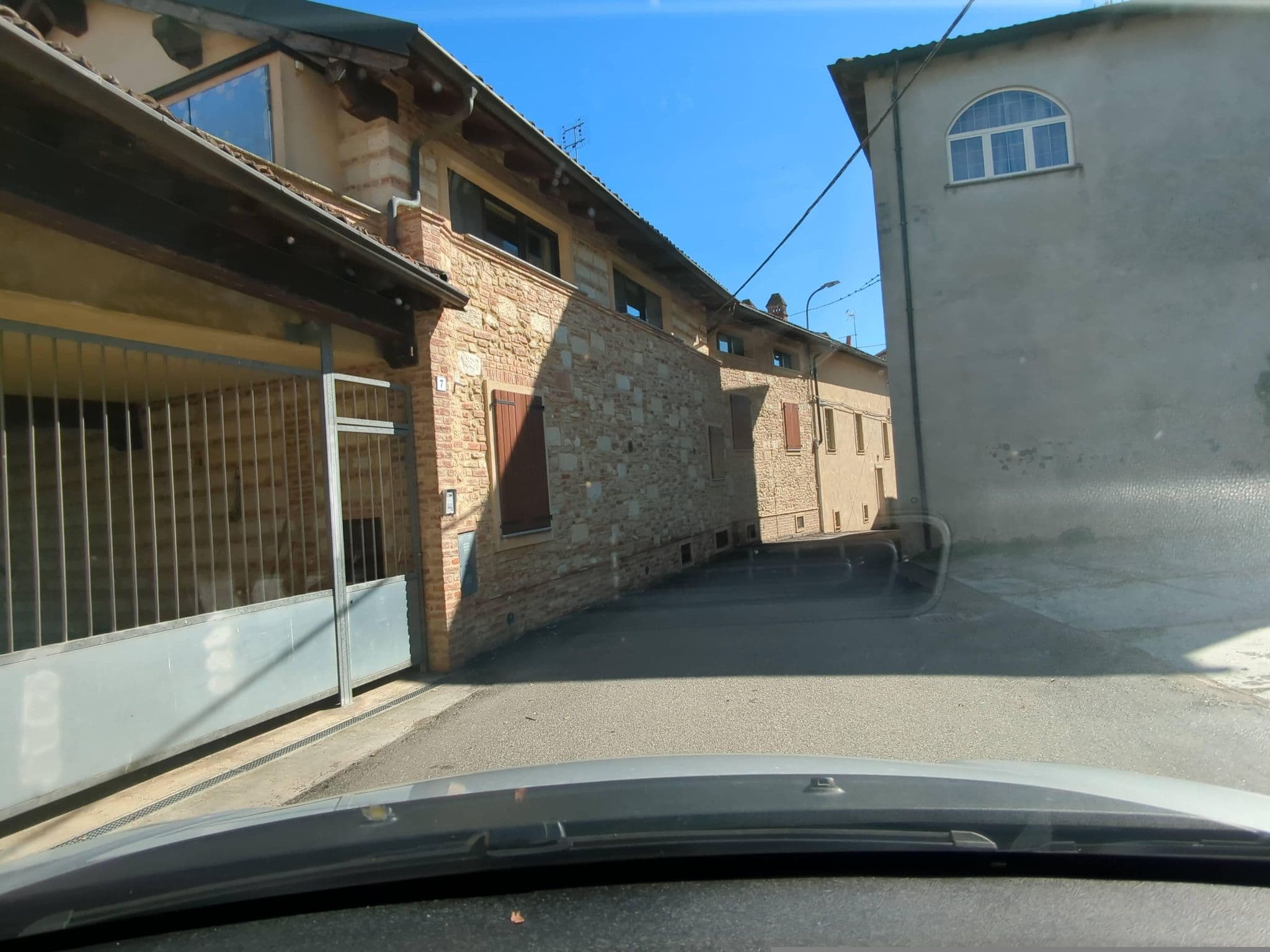 Street view near Adagio con Brio, Ozzano Monferrato — © musuruan (CC BY-SA · Mapillary)