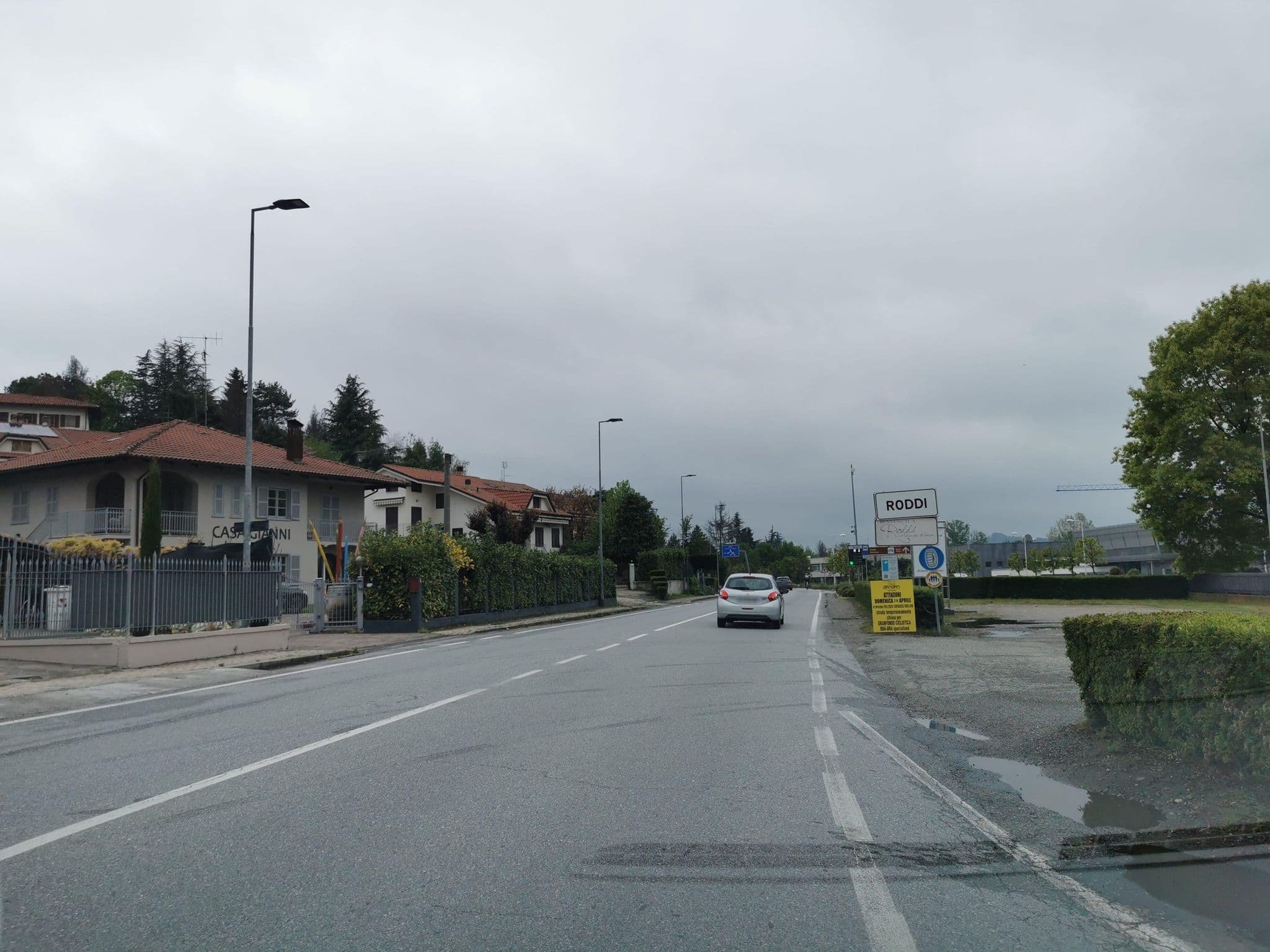 Street view near Enomotel SAS di Giardino Fratelli Laura e Gianluca, Roddi — © canfe (CC BY-SA · Mapillary)