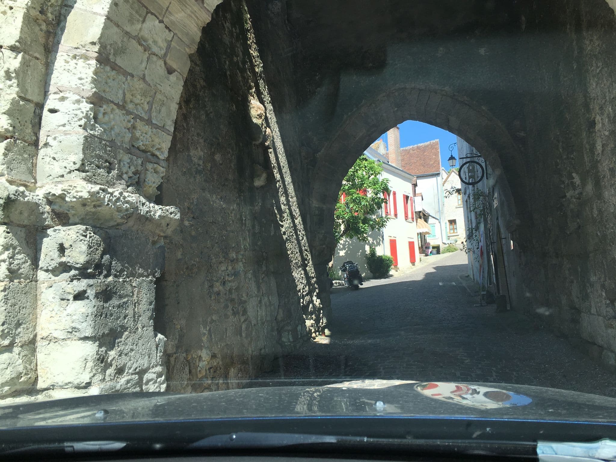 Street view near Auberge de la tour, Châtres-sur-Cher — © df45 (CC BY-SA · Mapillary)