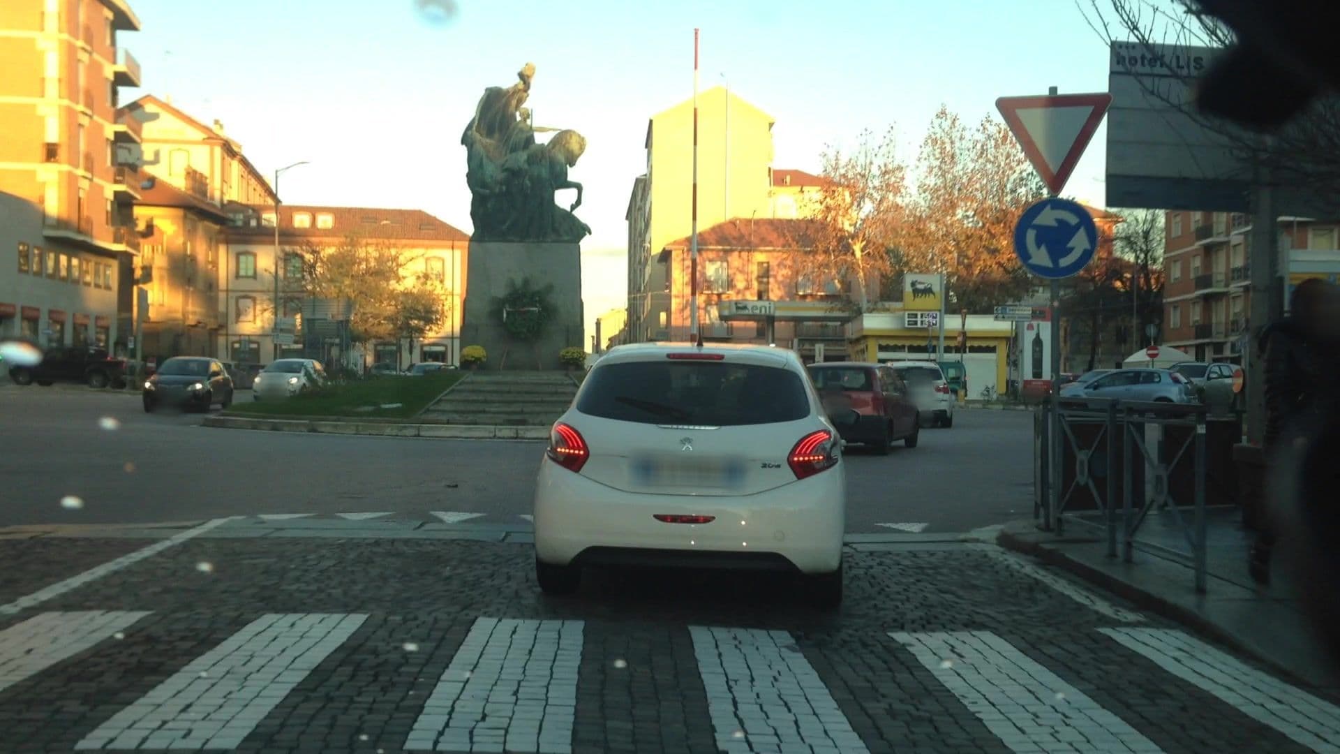 Street view near Realgest di Oddone Agostino e C. SAS Siglabile realgest SAS, Asti — © lvl5 (CC BY-SA · Mapillary)