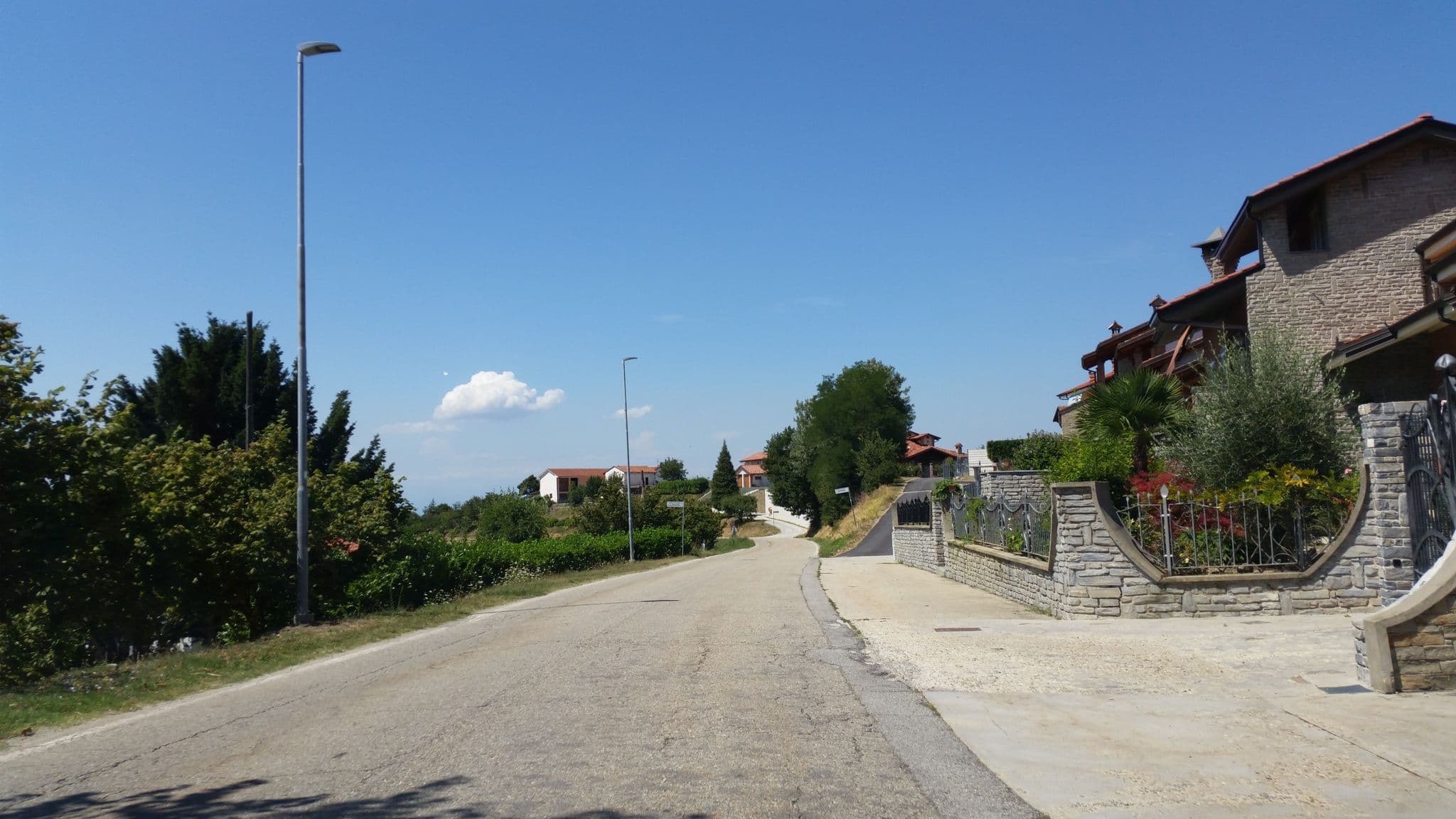 Street view near Villa D'amelia, Ricca — © it_s_so_funny (CC BY-SA · Mapillary)