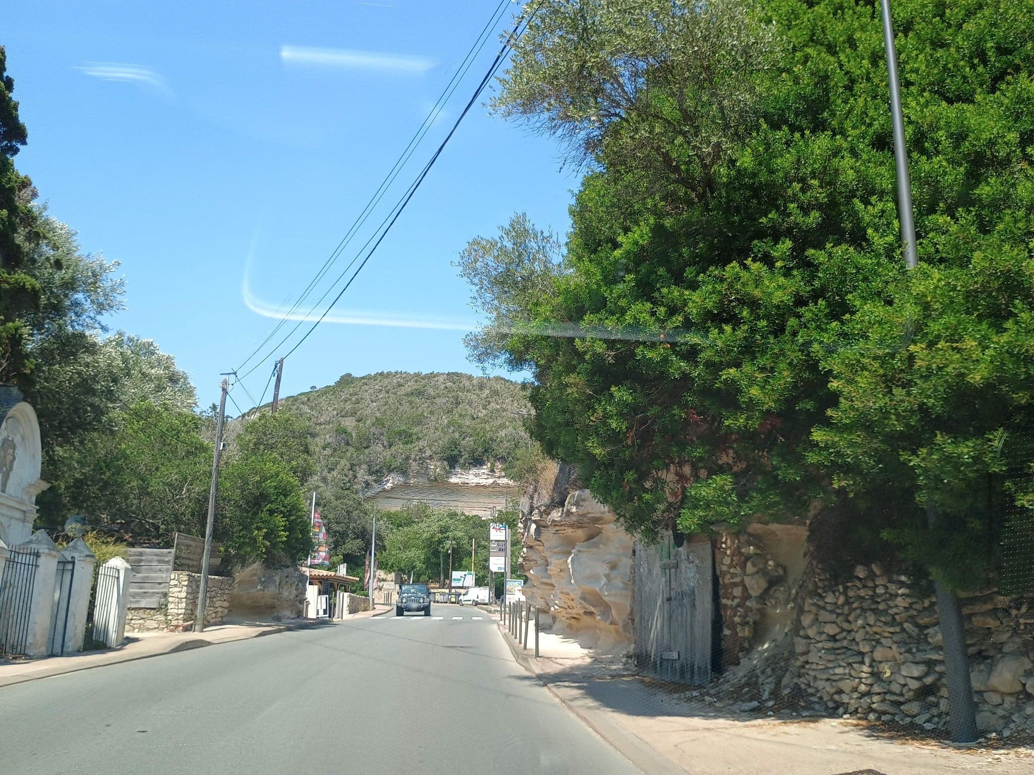 Street view near L'Araguigna, Bonifacio — © thetornado76 (CC BY-SA · Mapillary)